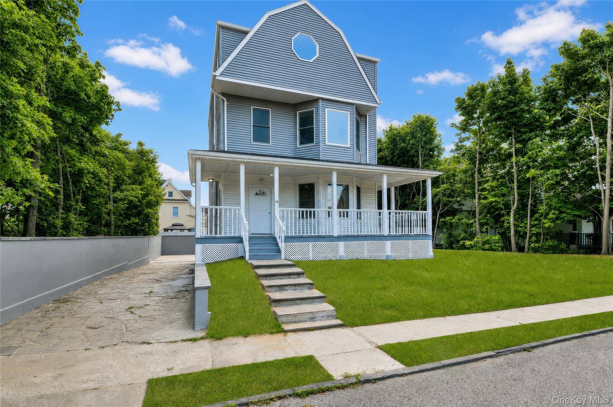 40 Amackassin TER, Yonkers, NY 10703