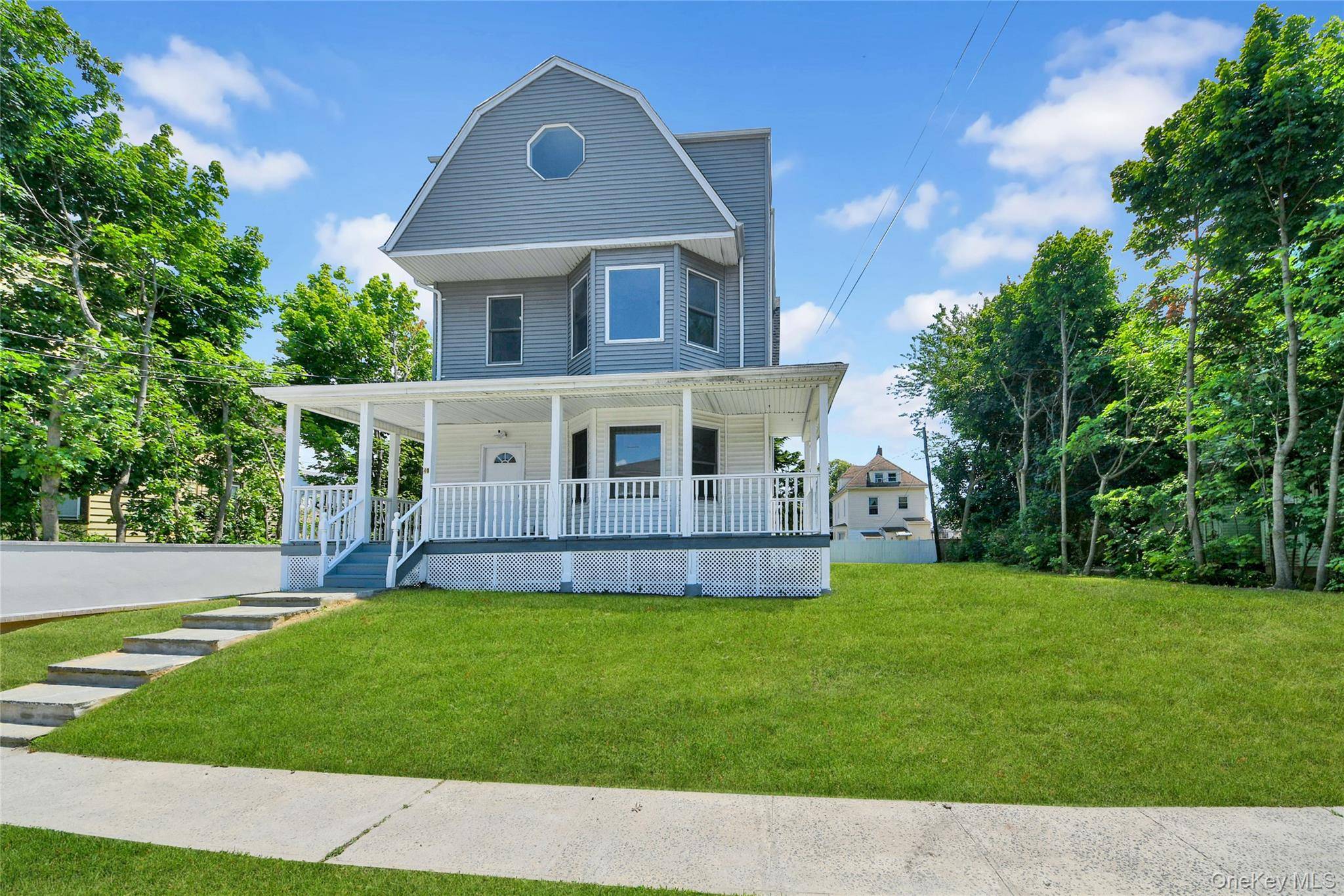 40 Amackassin TER, Yonkers, NY 10703