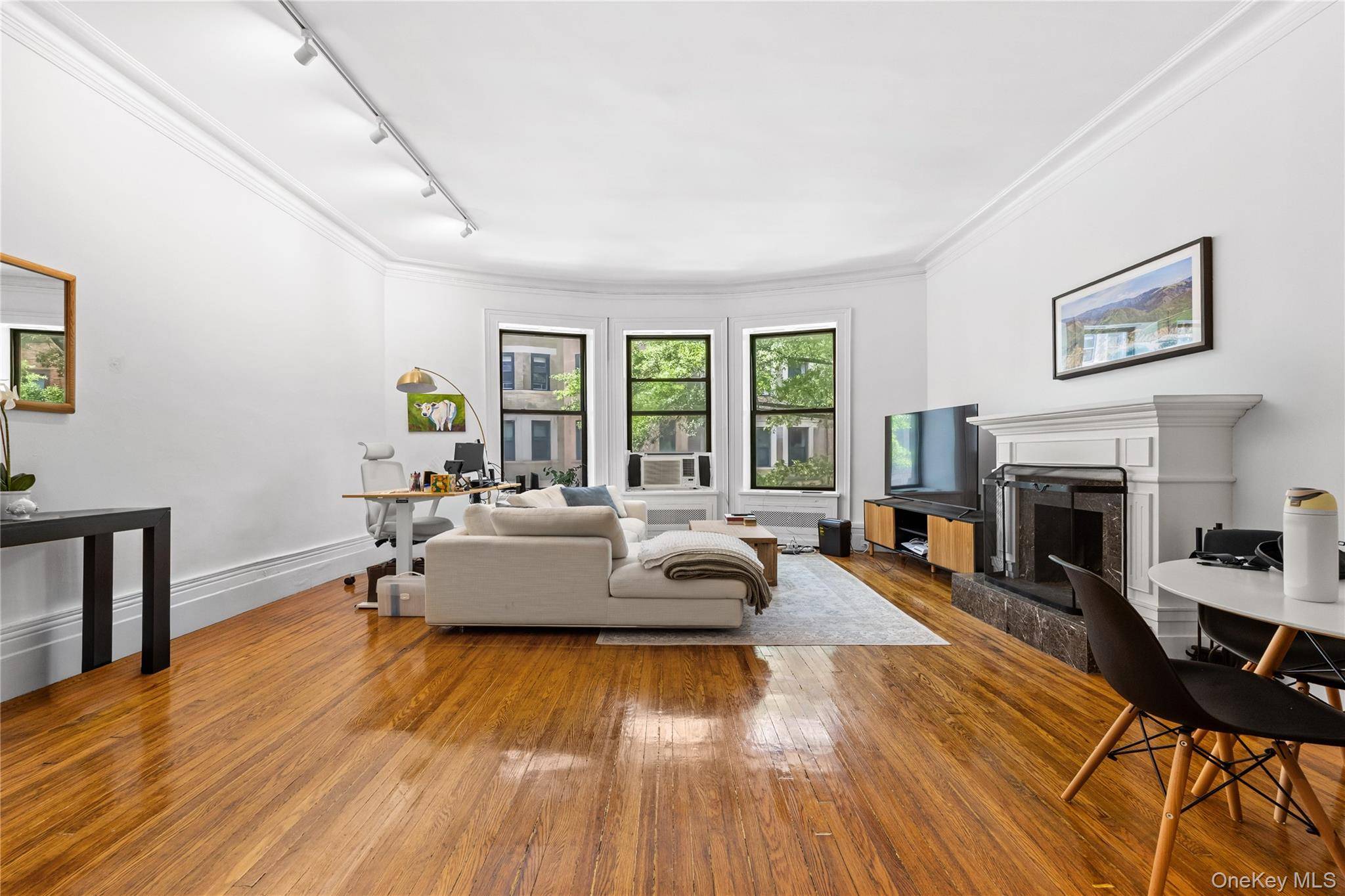 311 W 78th ST, New York (manhattan), NY 10024