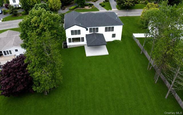 14 Wilmington DR, Melville, NY 11747