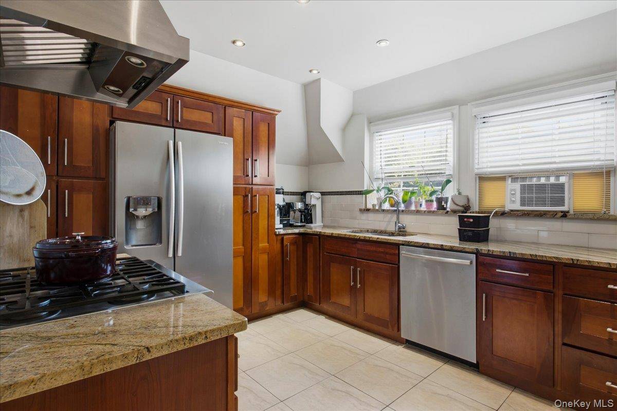 13 Campus PL #SL, Scarsdale, NY 10583