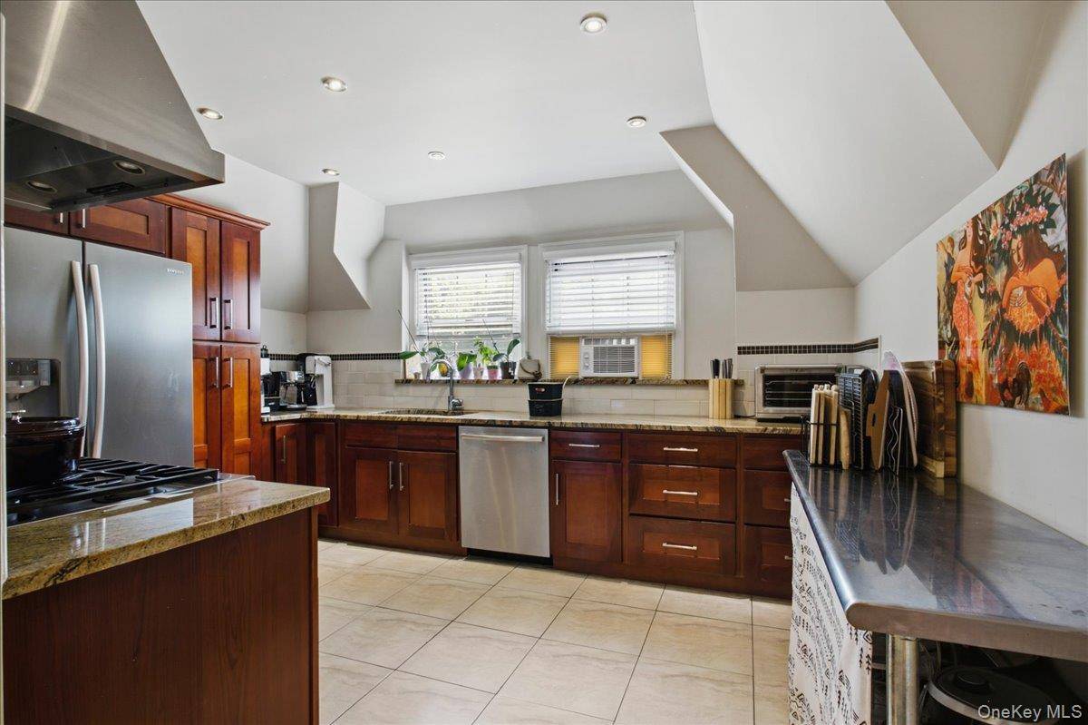 13 Campus PL #SL, Scarsdale, NY 10583