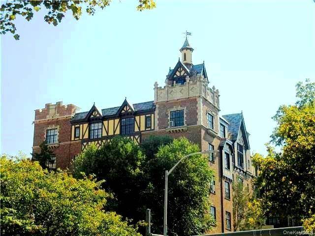 2 Westchester AVE #4N, White Plains, NY 10601