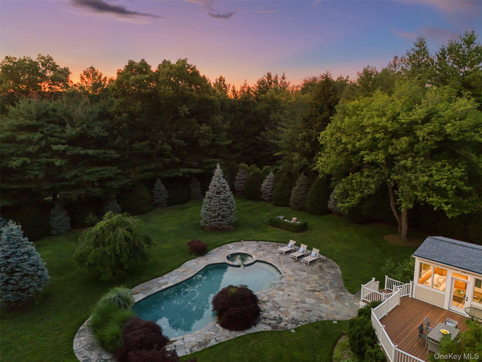 10 Crestview DR, Pleasantville, NY 10570