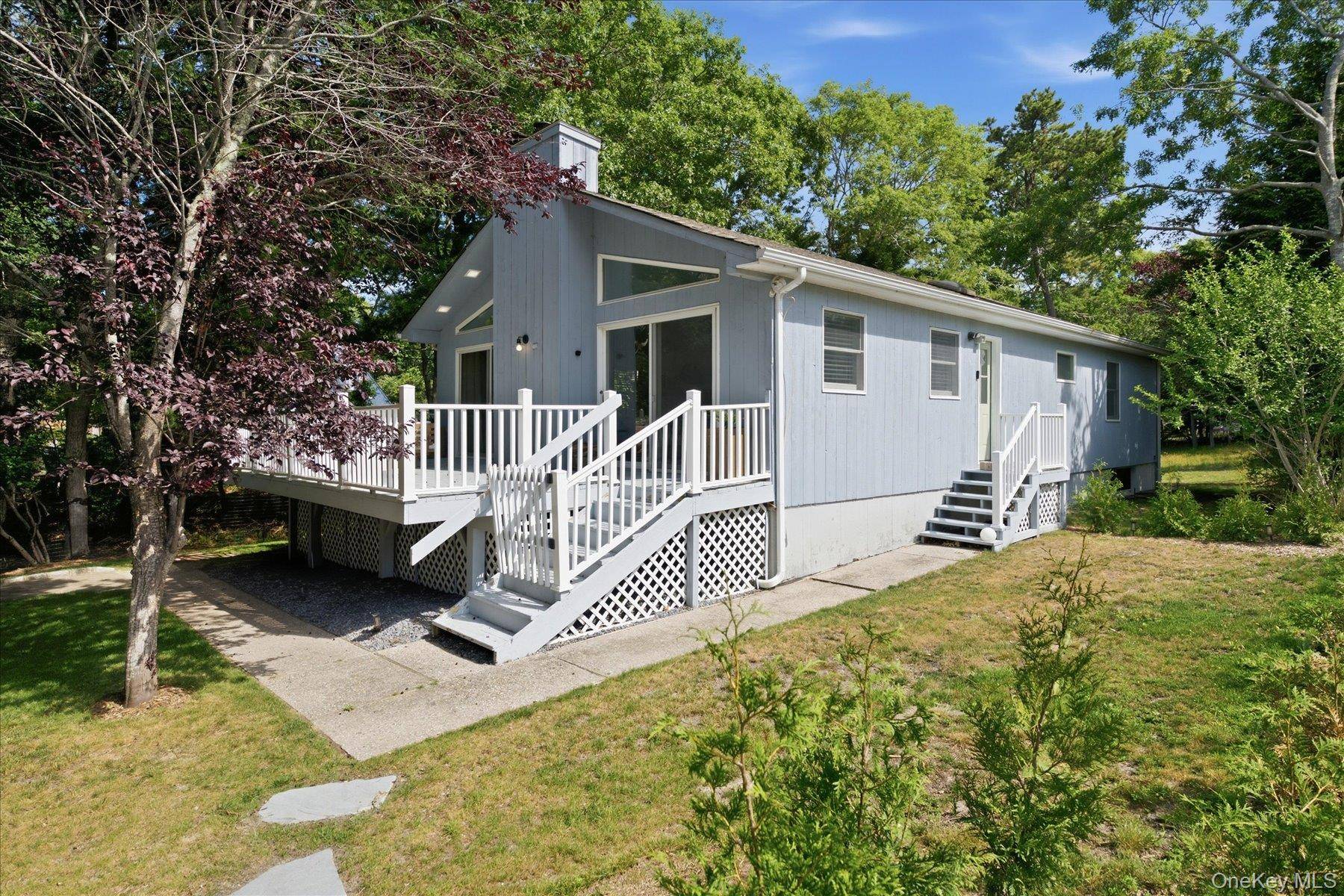 1A Gerald LN, Hampton Bays, NY 11946