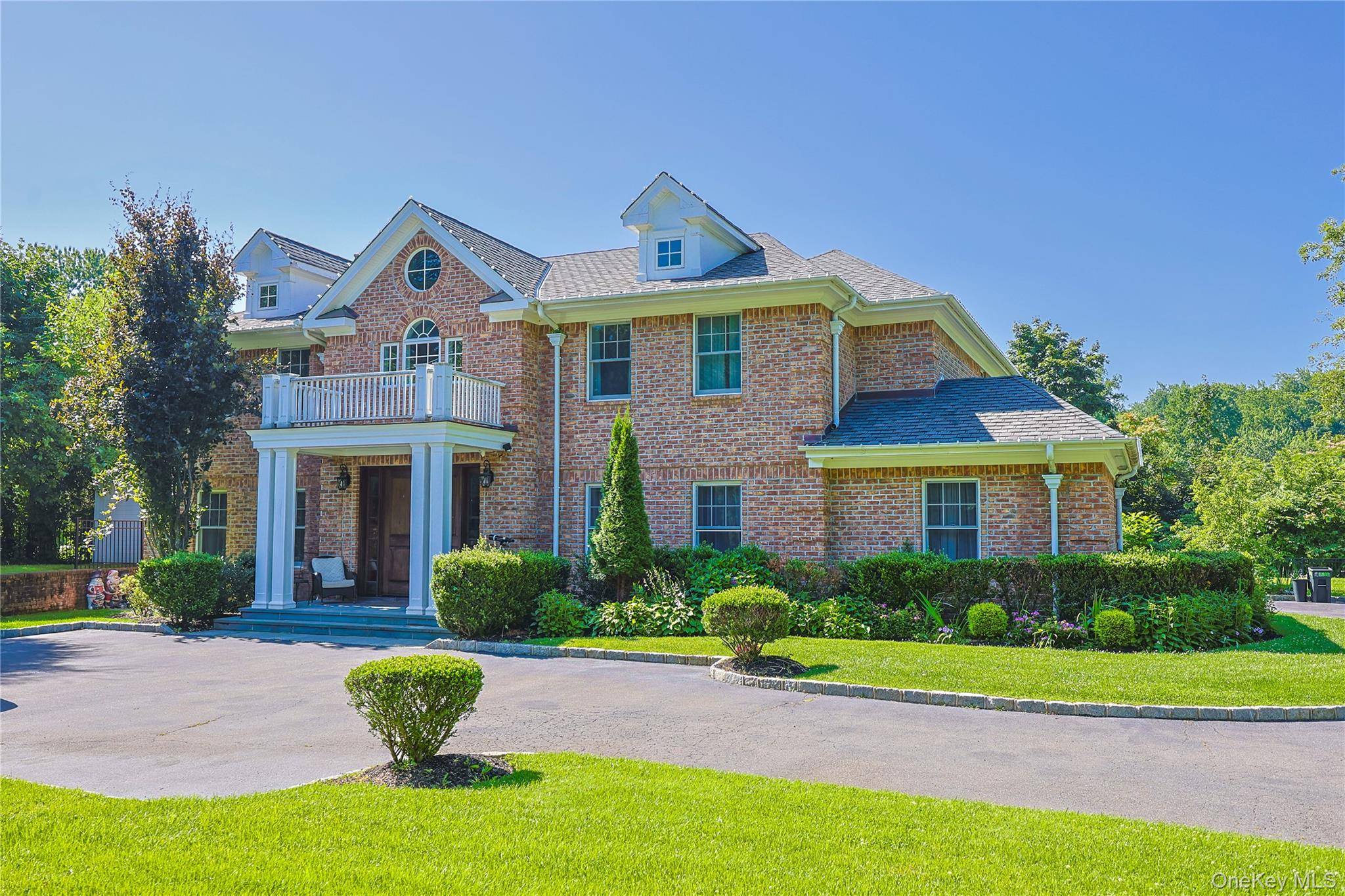 640 Bryant AVE, Roslyn Harbor, NY 11576