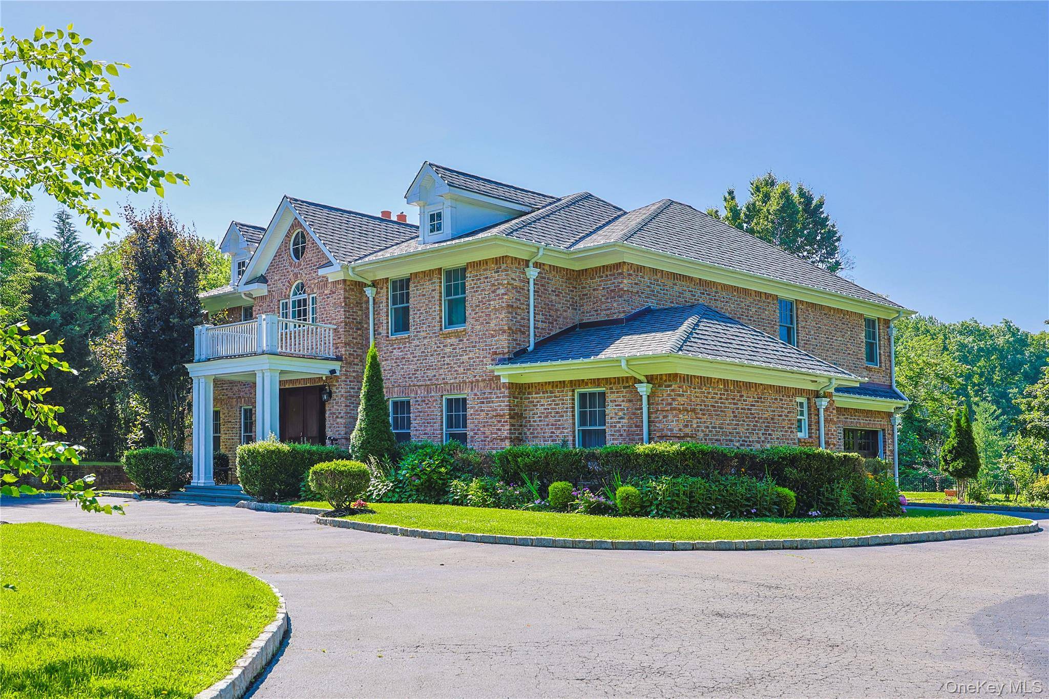 640 Bryant AVE, Roslyn Harbor, NY 11576