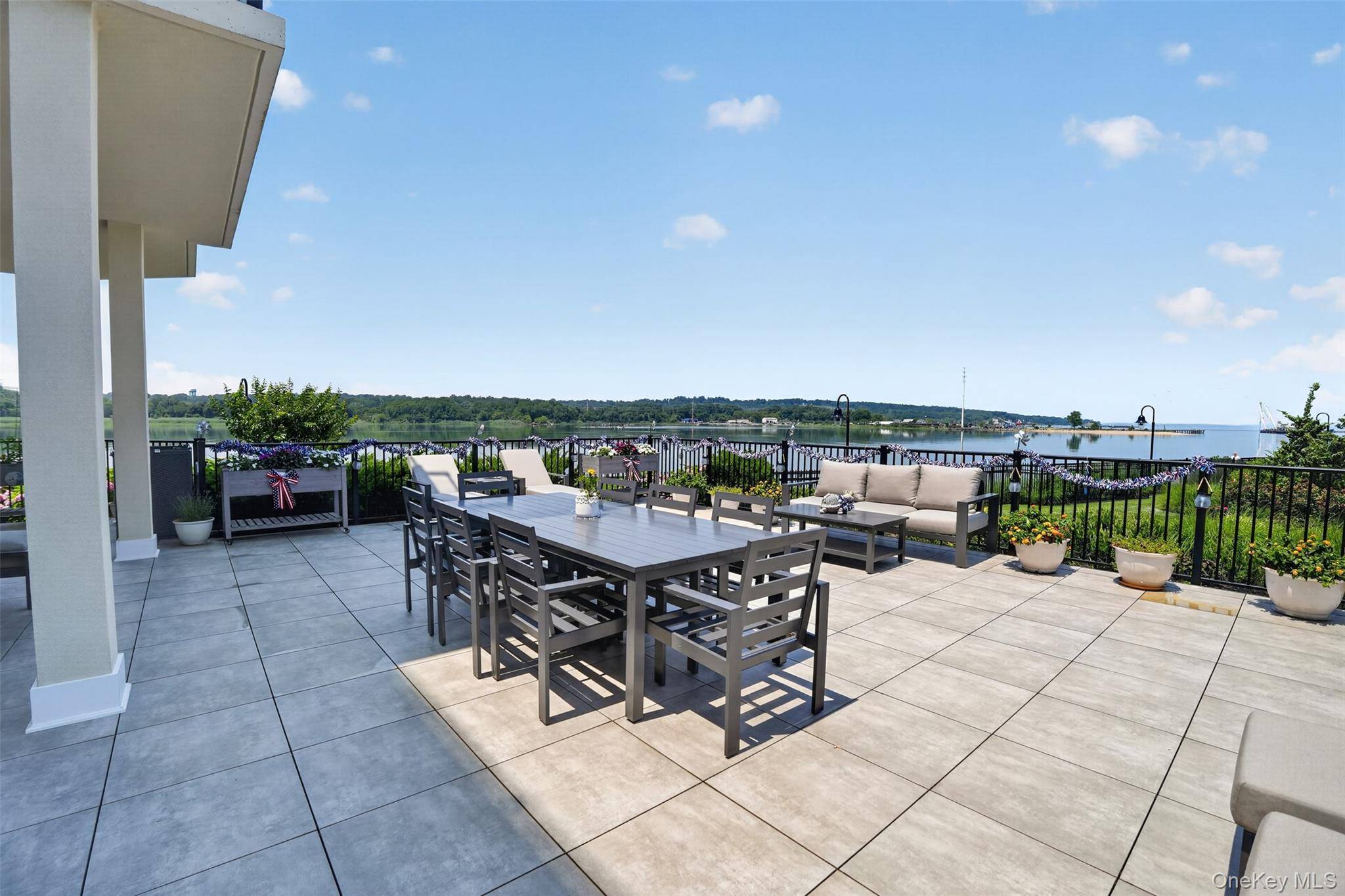 10 Shore RD #101, Glenwood Landing, NY 11547