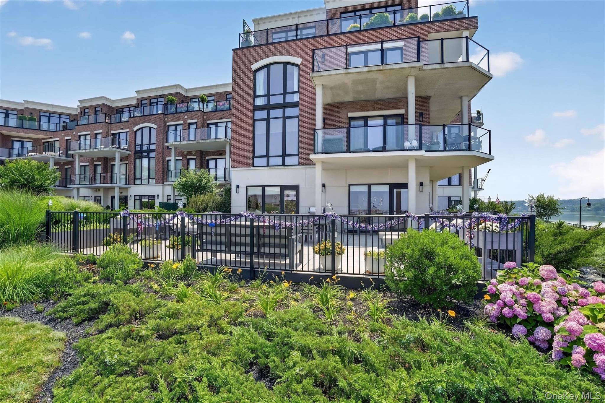10 Shore RD #101, Glenwood Landing, NY 11547