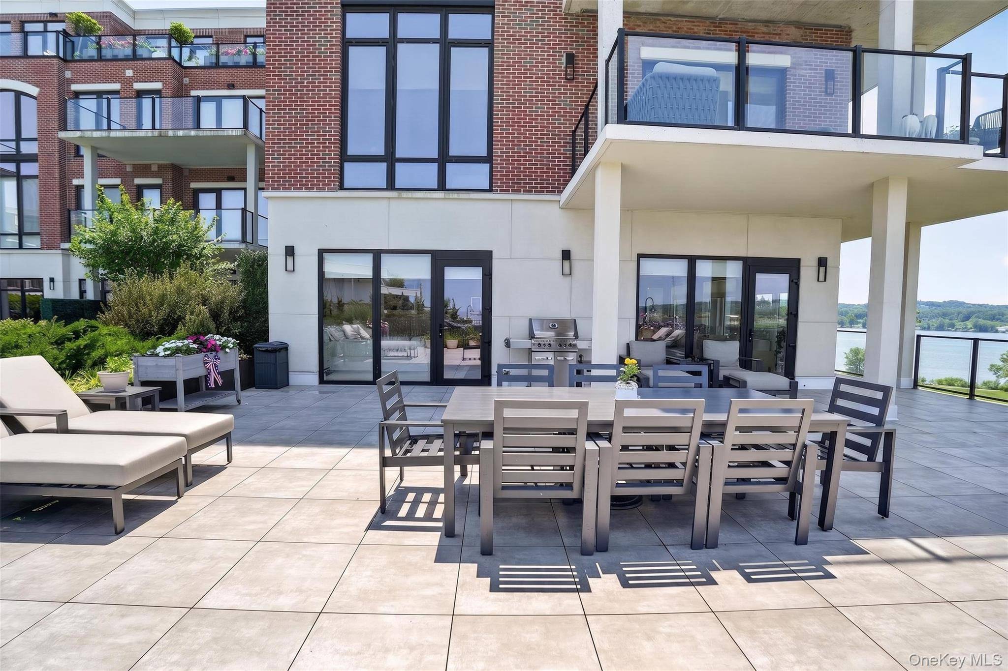10 Shore RD #101, Glenwood Landing, NY 11547