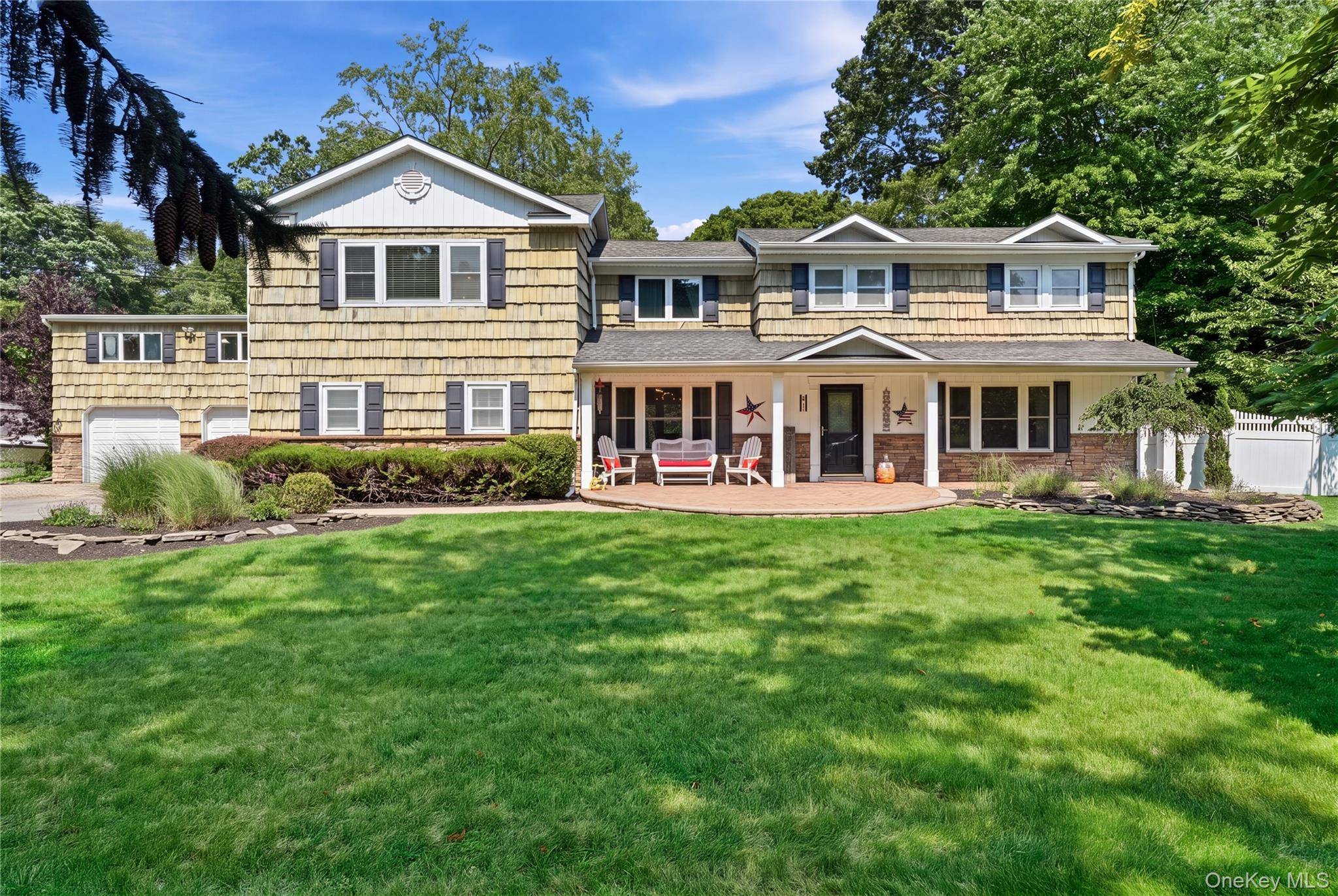 11 Tern CT, East Islip, NY 11730