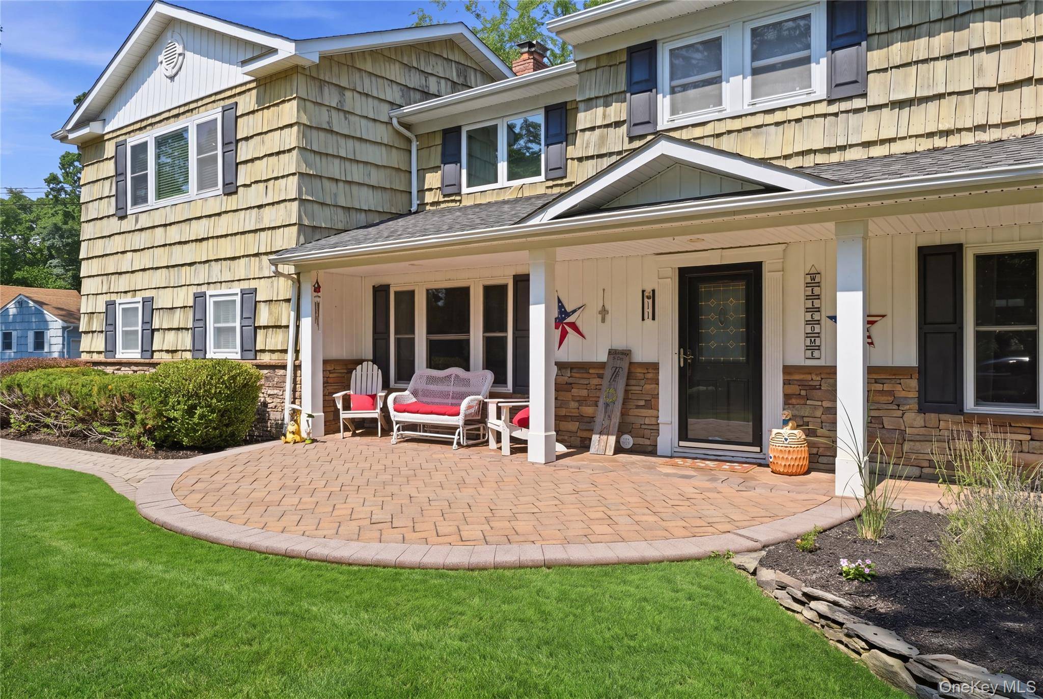 11 Tern CT, East Islip, NY 11730