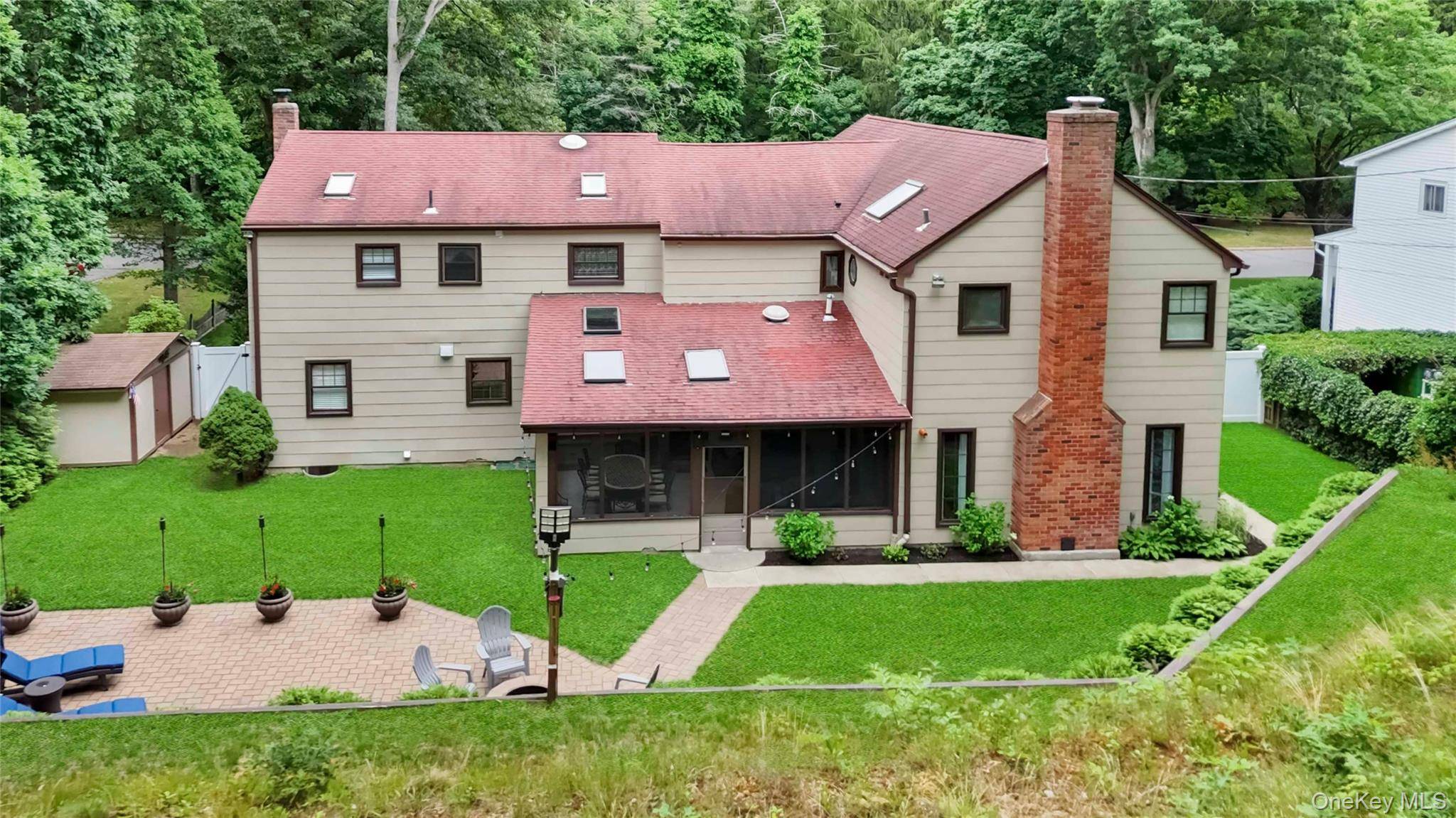 10 Burham DR, Smithtown, NY 11787