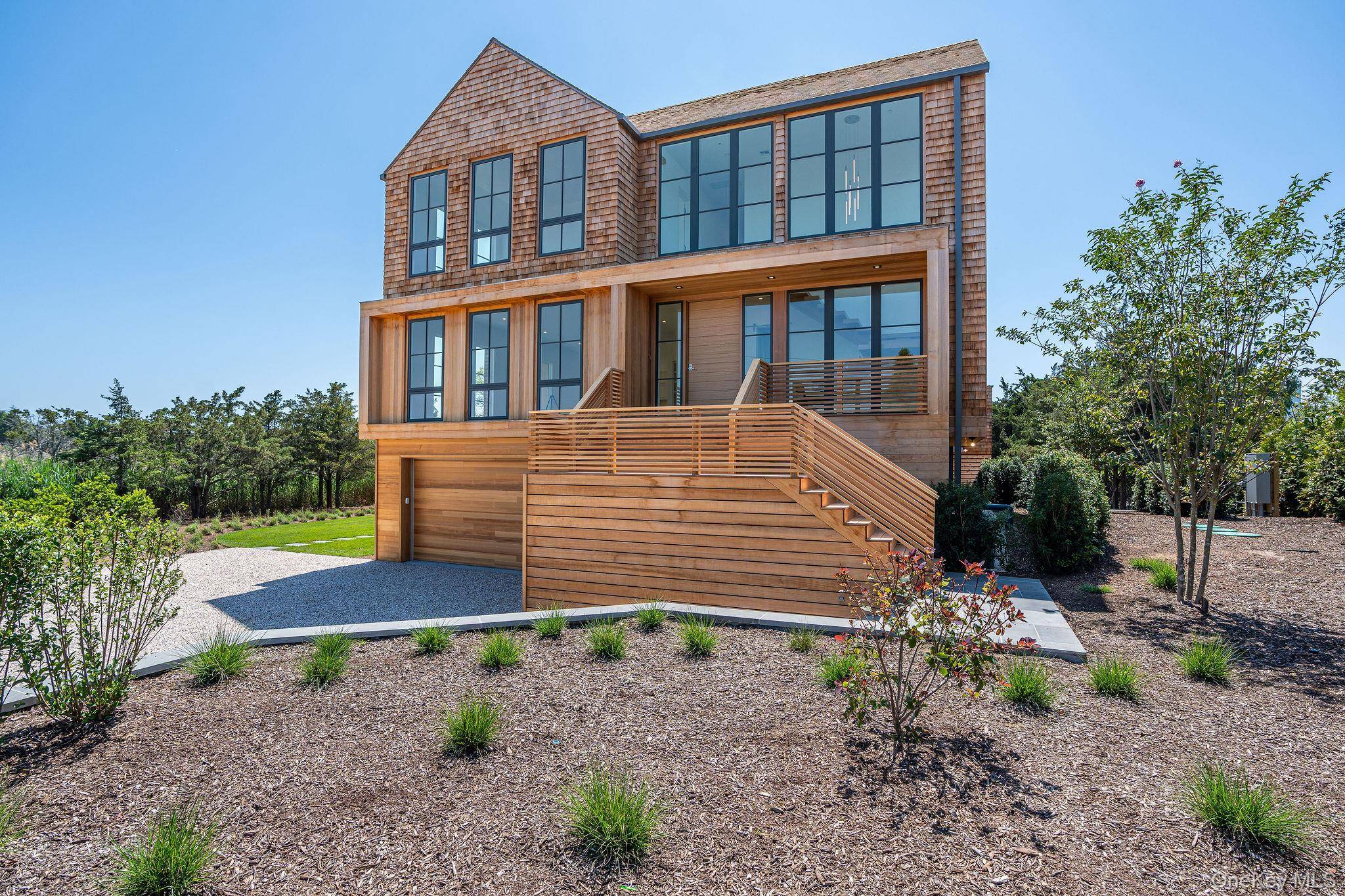 9 E Division ST, Westhampton Beach, NY 11978