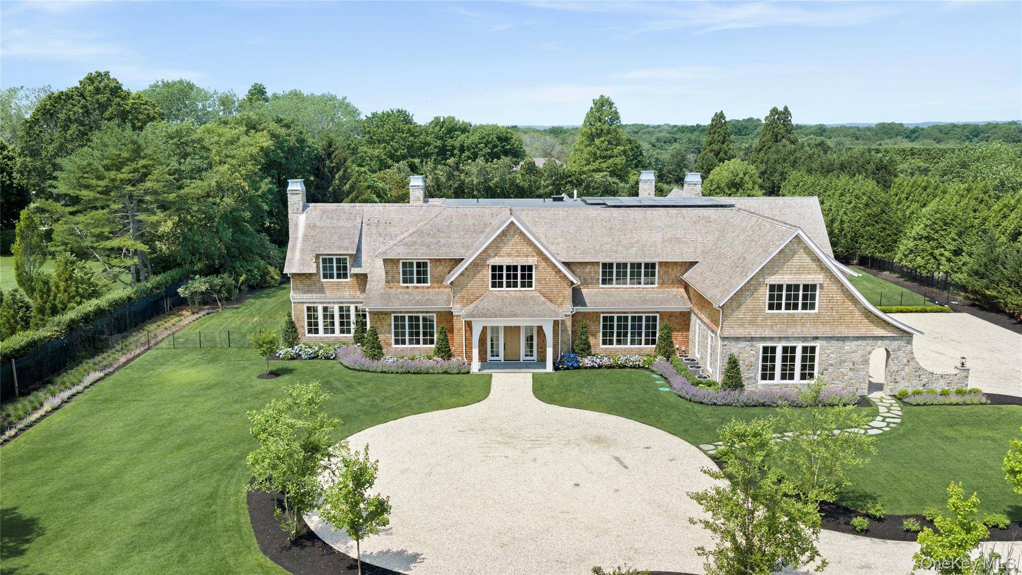 120 Halsey LN, Bridgehampton, NY 11932