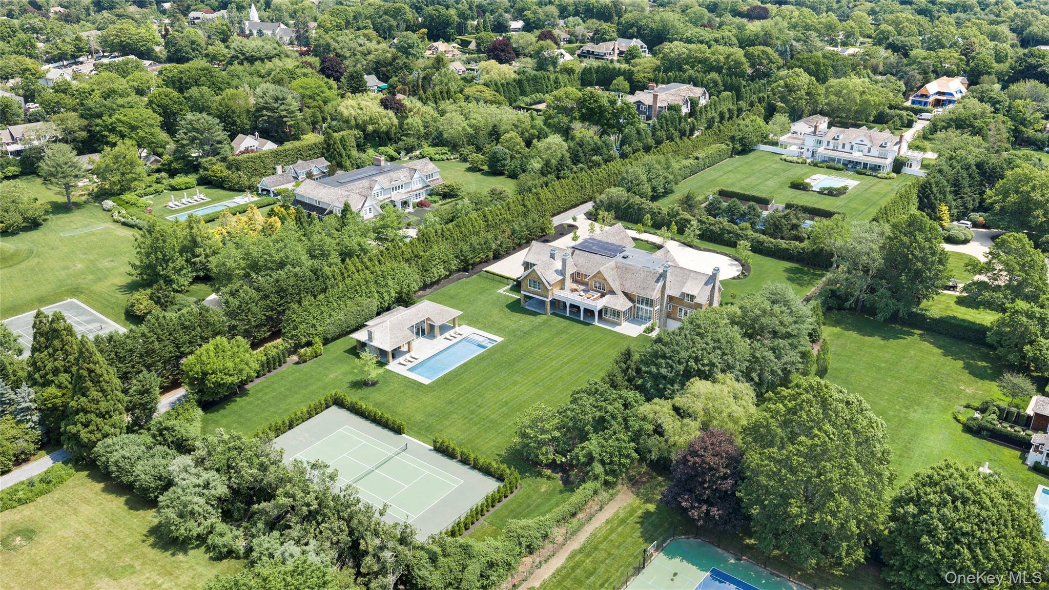 120 Halsey LN, Bridgehampton, NY 11932