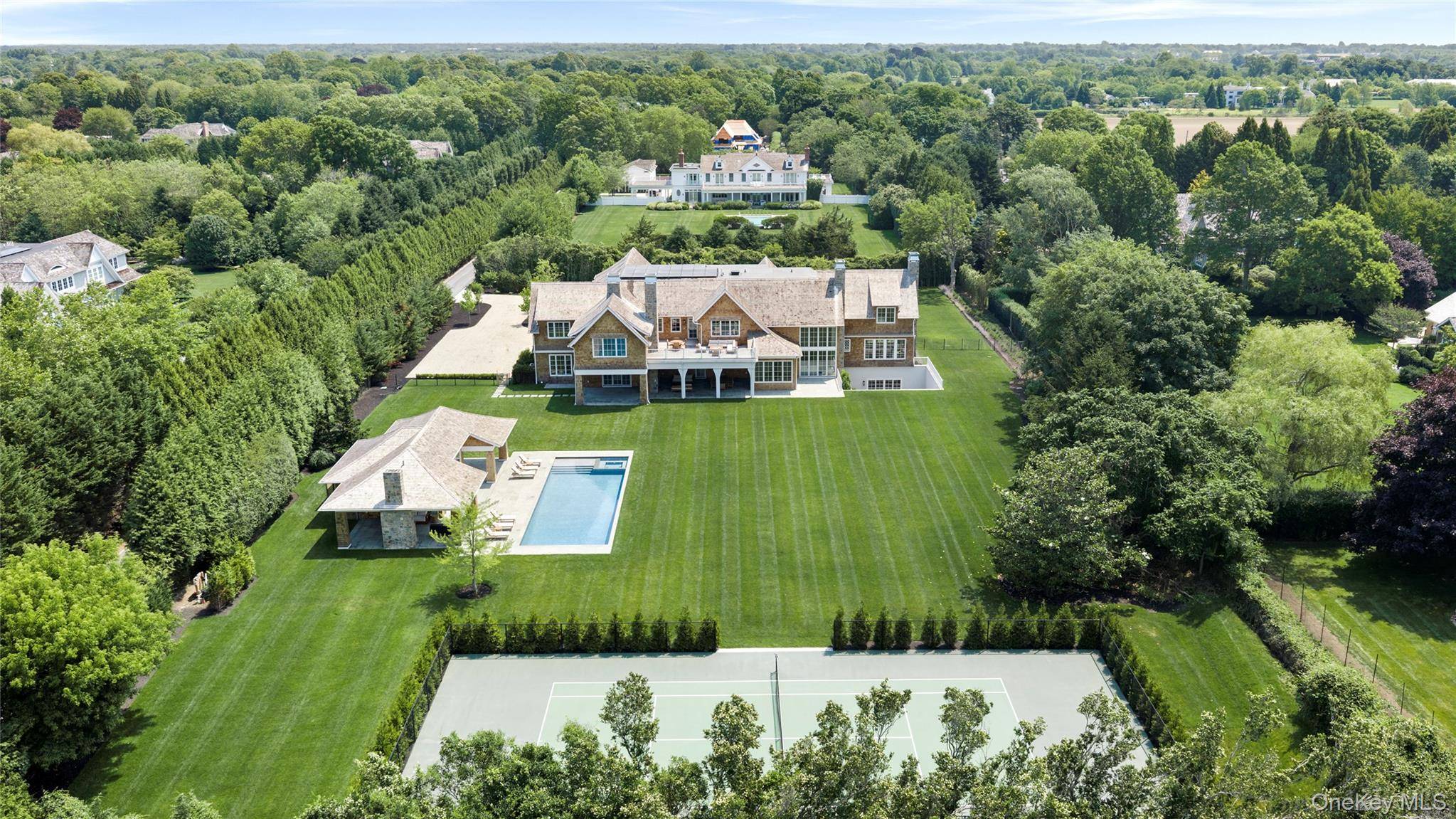120 Halsey LN, Bridgehampton, NY 11932