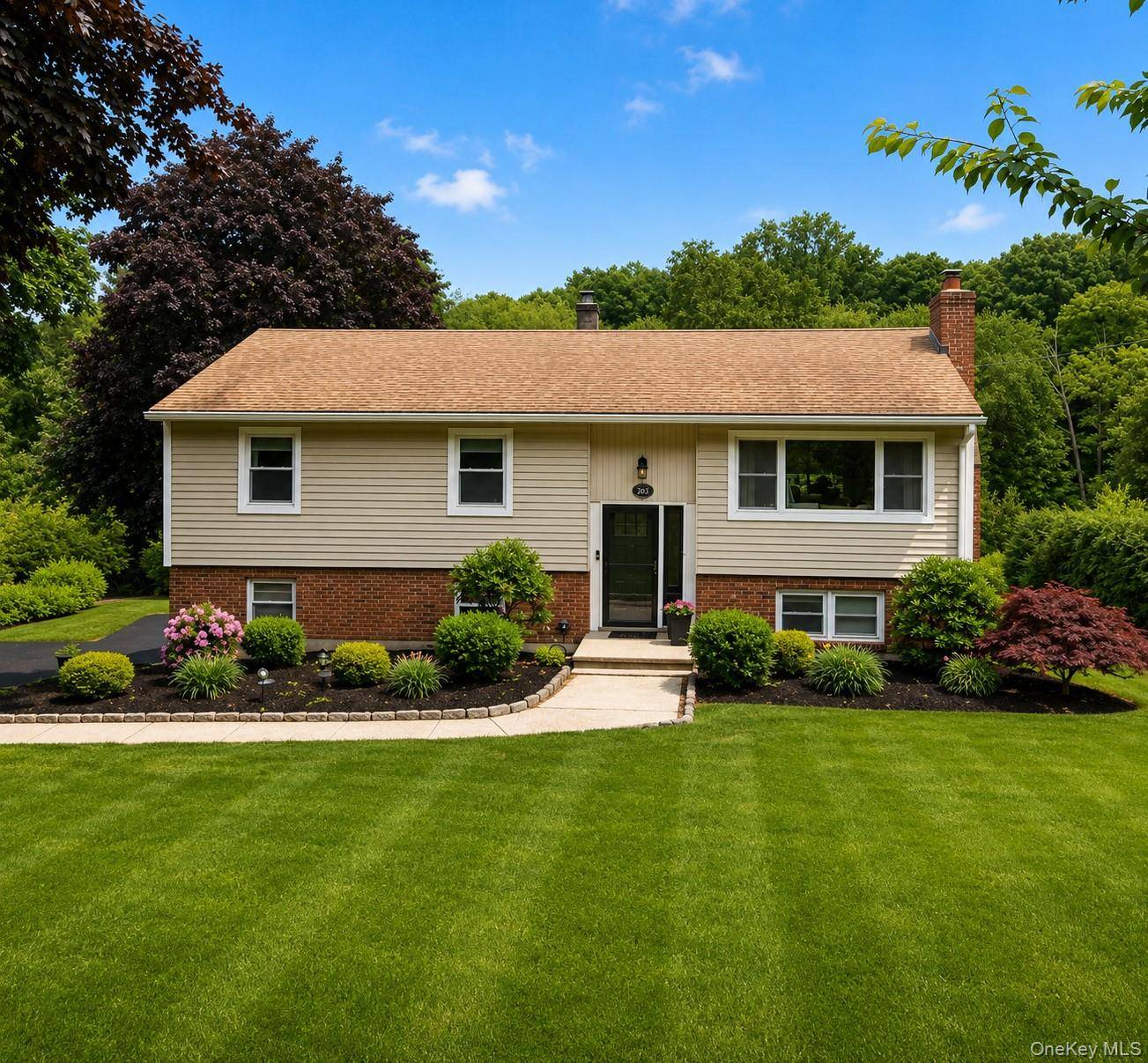 63 Dixon RD, Mahopac, NY 10512