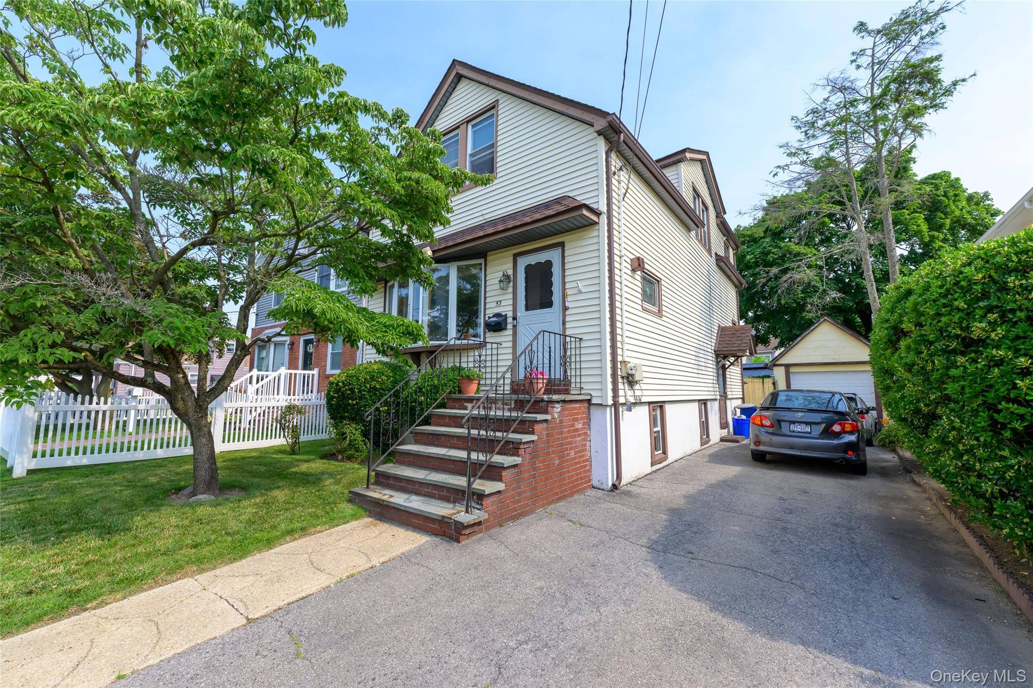 53 Cumberland PL, Valley Stream, NY 11580
