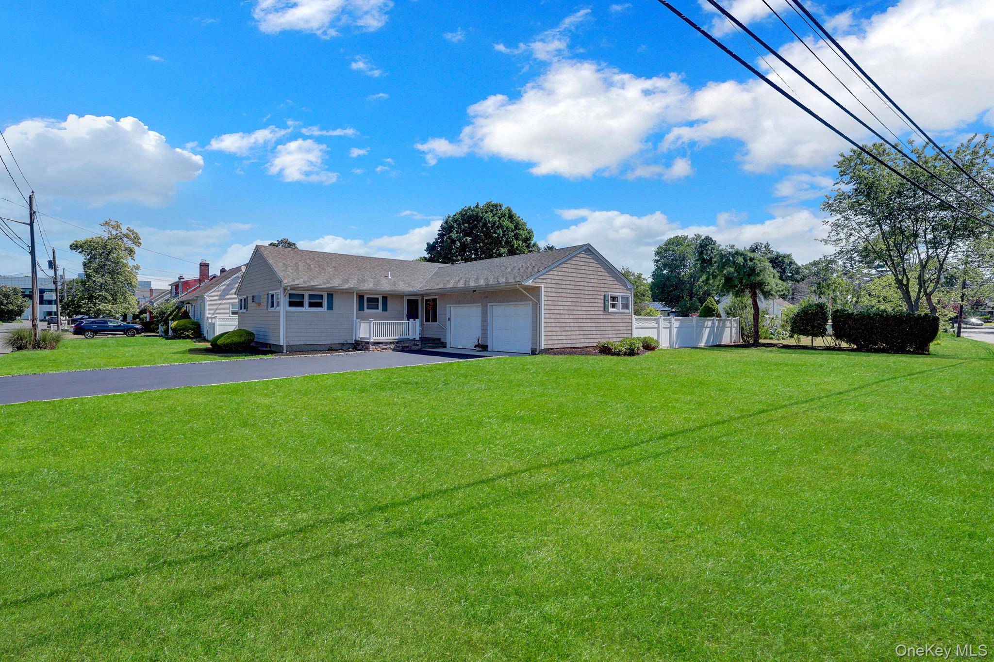 12 Bainbridge AVE, Melville, NY 11747
