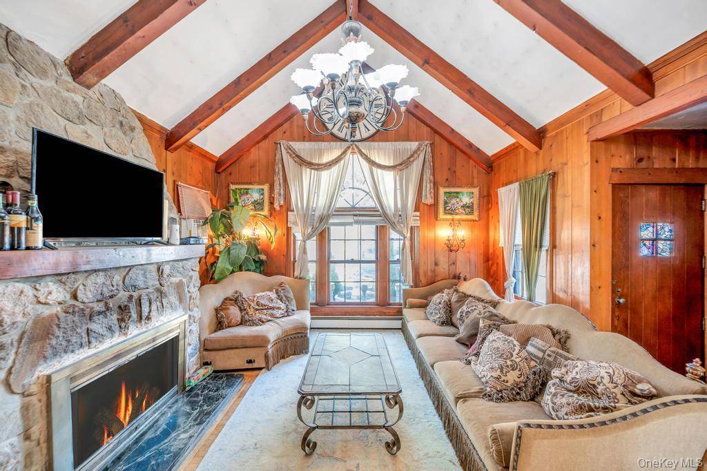 122 Dawn RD, Rocky Point, NY 11778