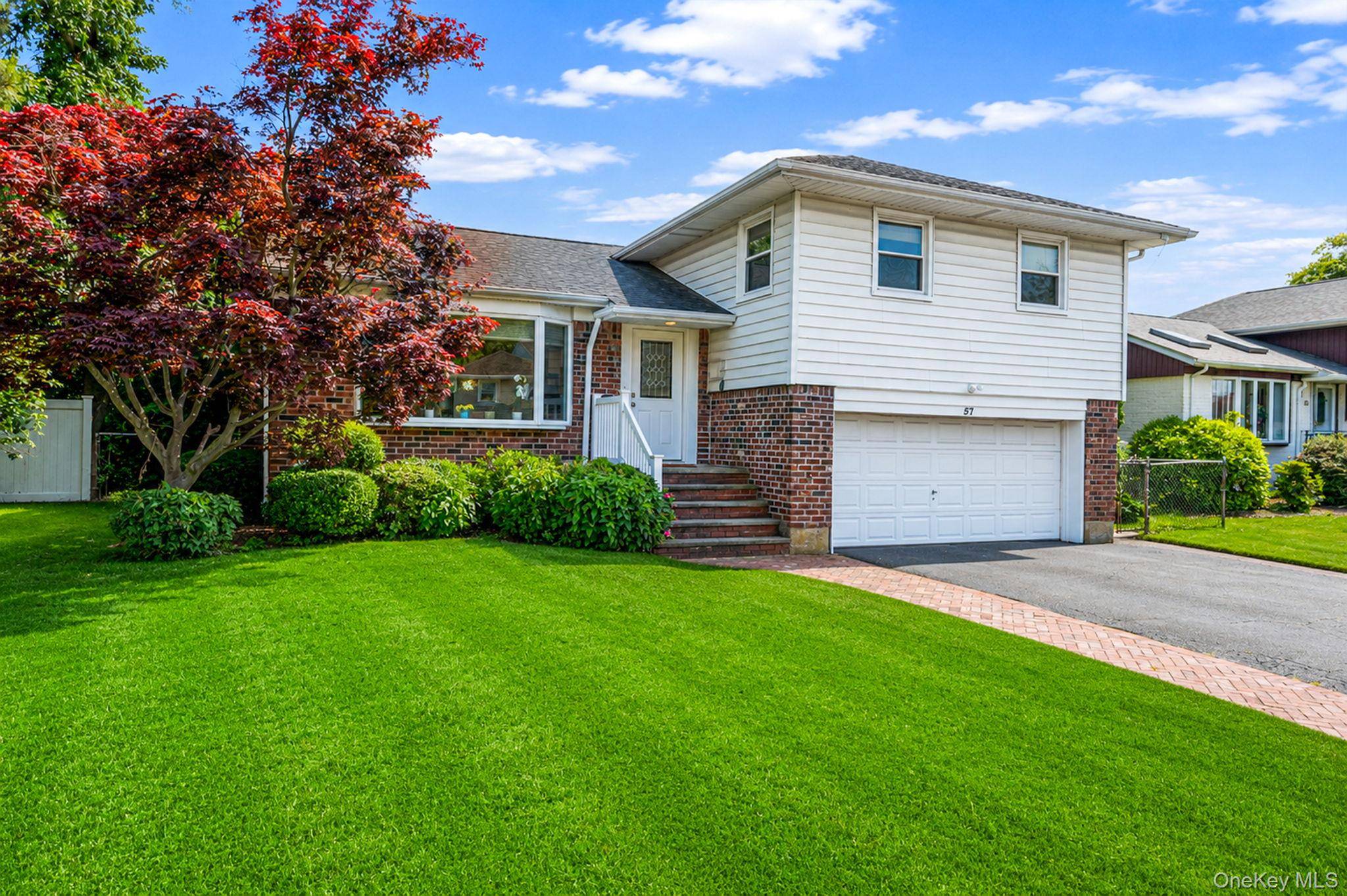 57 Blanche ST, Plainview, NY 11803