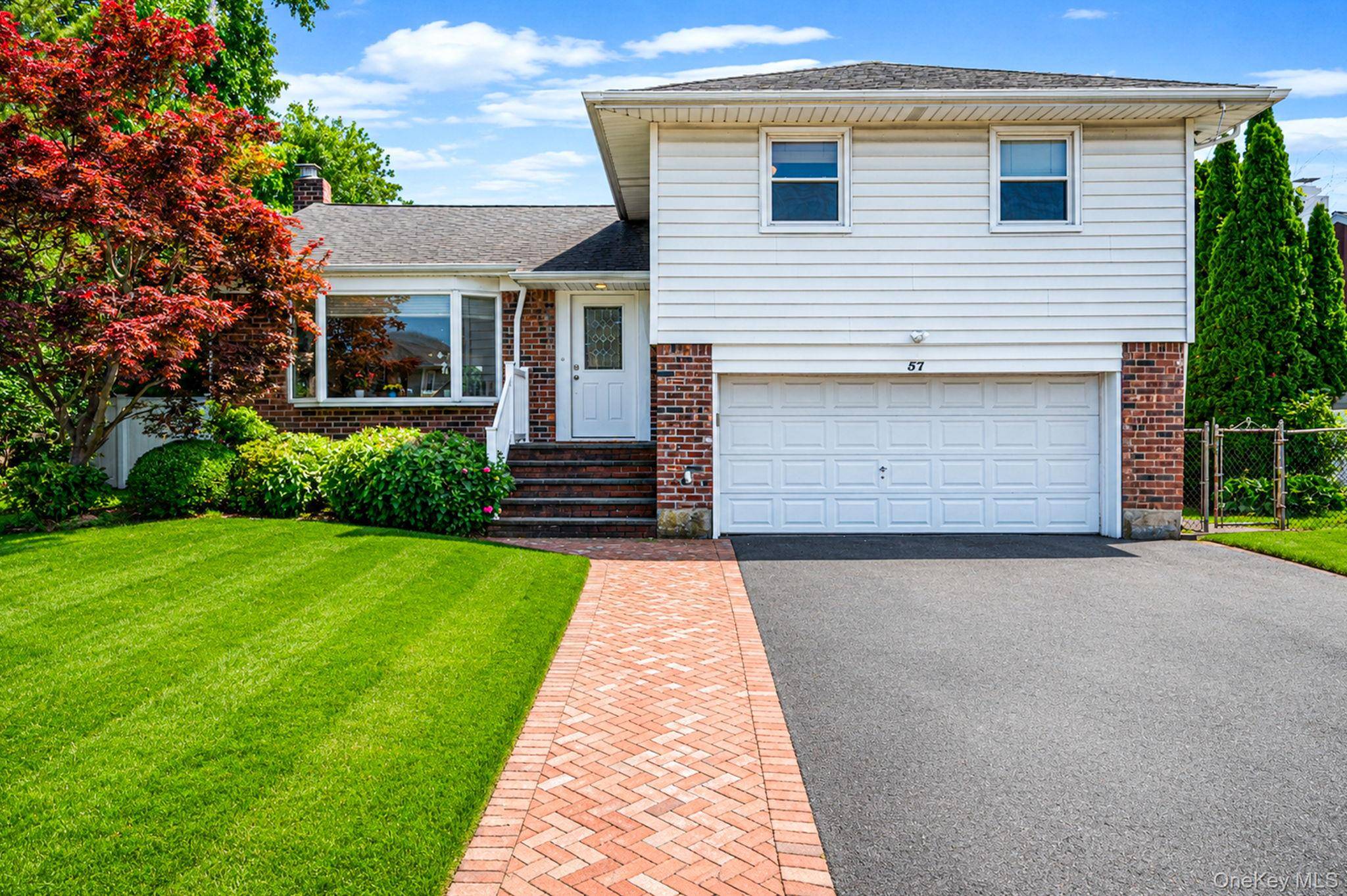57 Blanche ST, Plainview, NY 11803