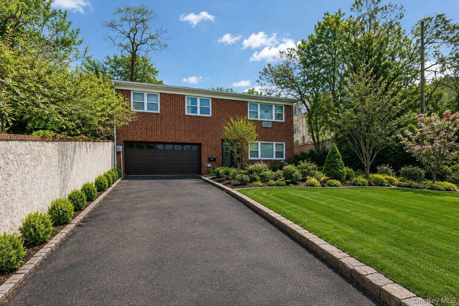 201 Shonnard TER, Yonkers, NY 10701
