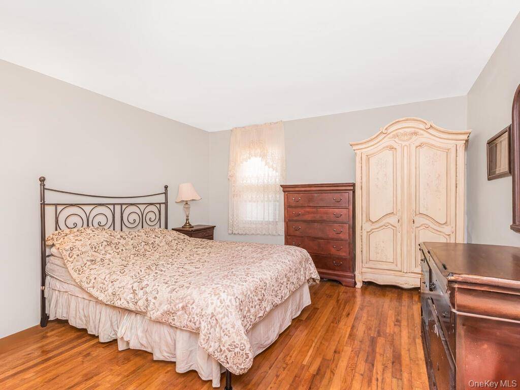 201 Shonnard TER, Yonkers, NY 10701