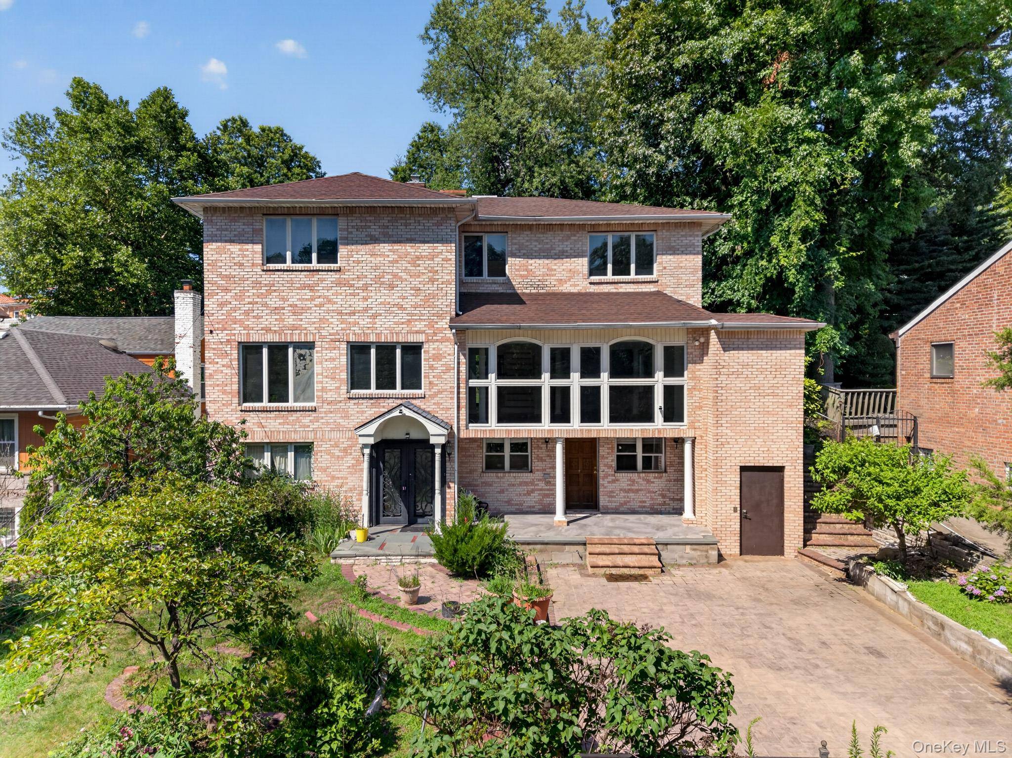 71-57 Douglaston Pkwy, Little Neck, NY 11362