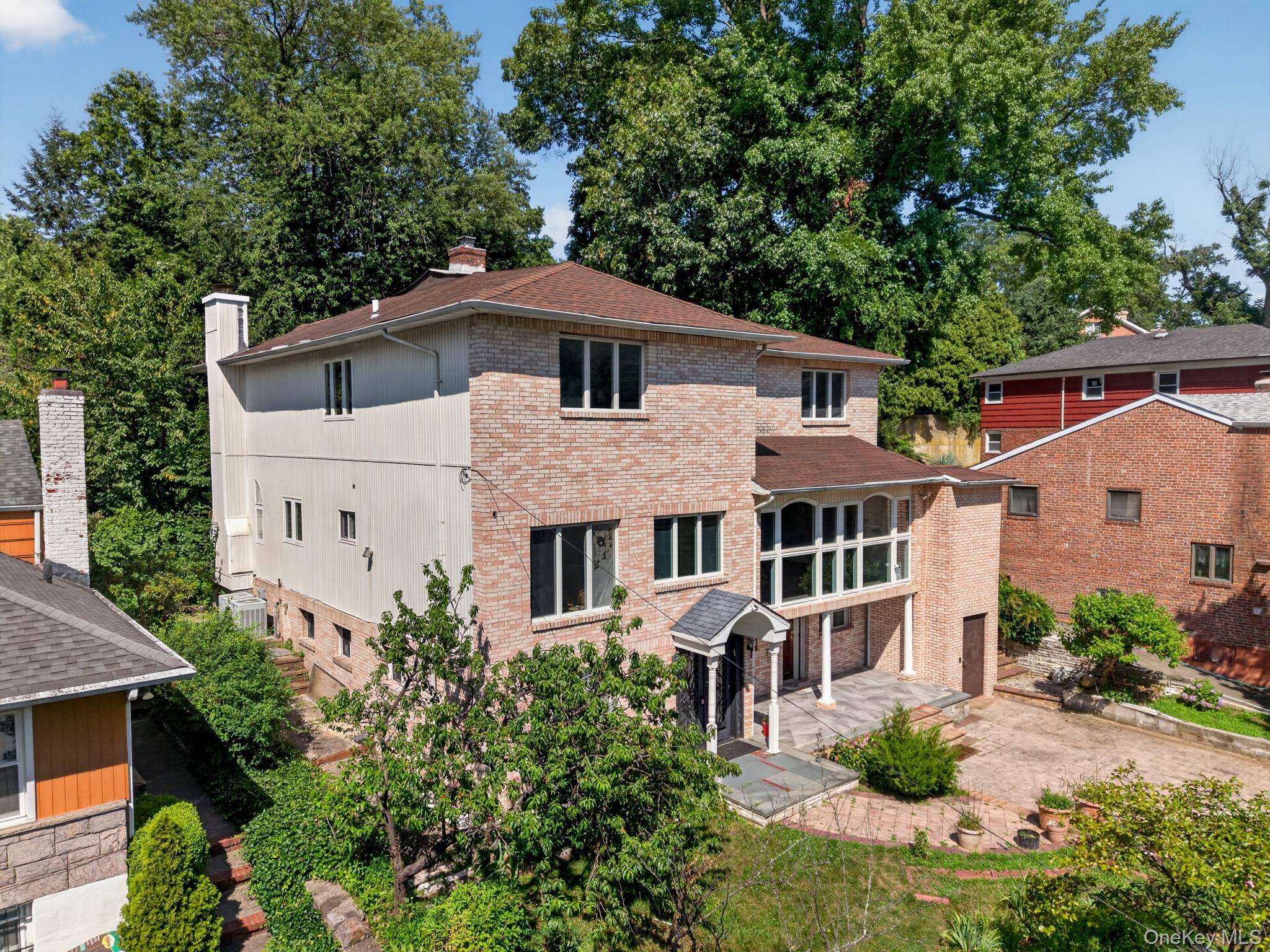 71-57 Douglaston Pkwy, Little Neck, NY 11362