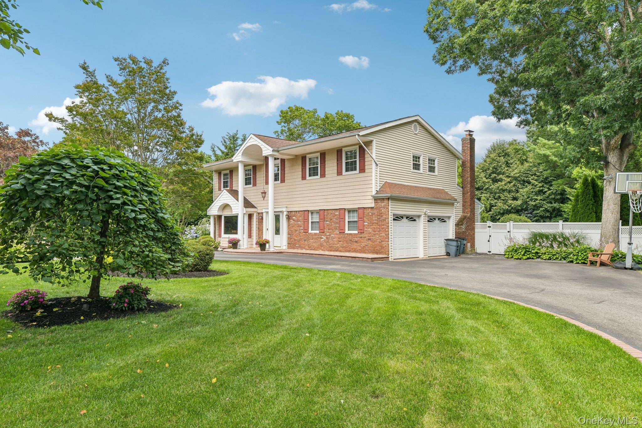 14 Thrush CT, East Northport, NY 11731
