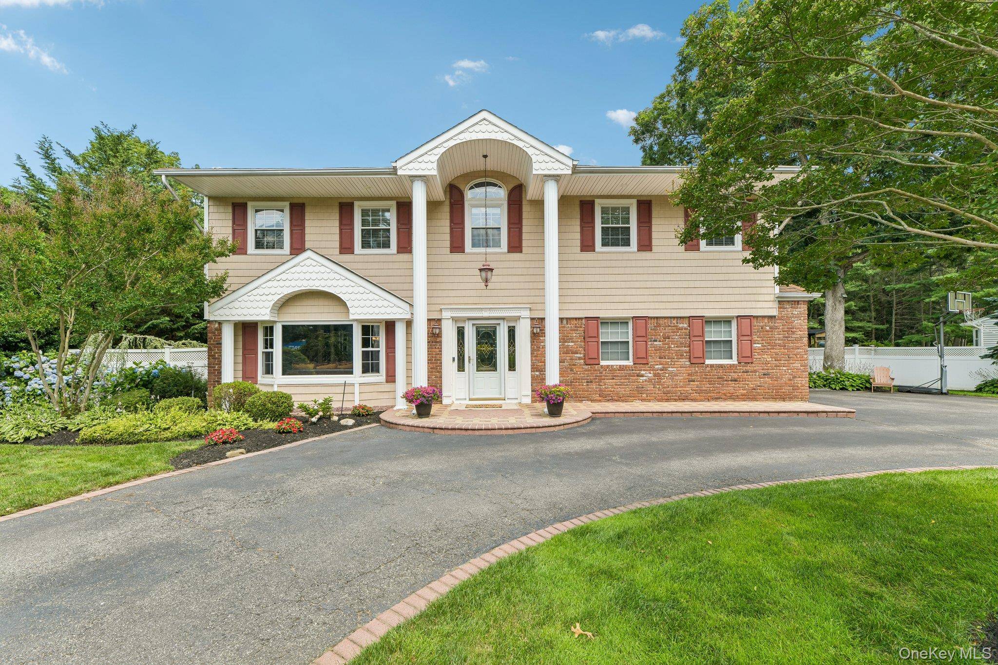 14 Thrush CT, East Northport, NY 11731