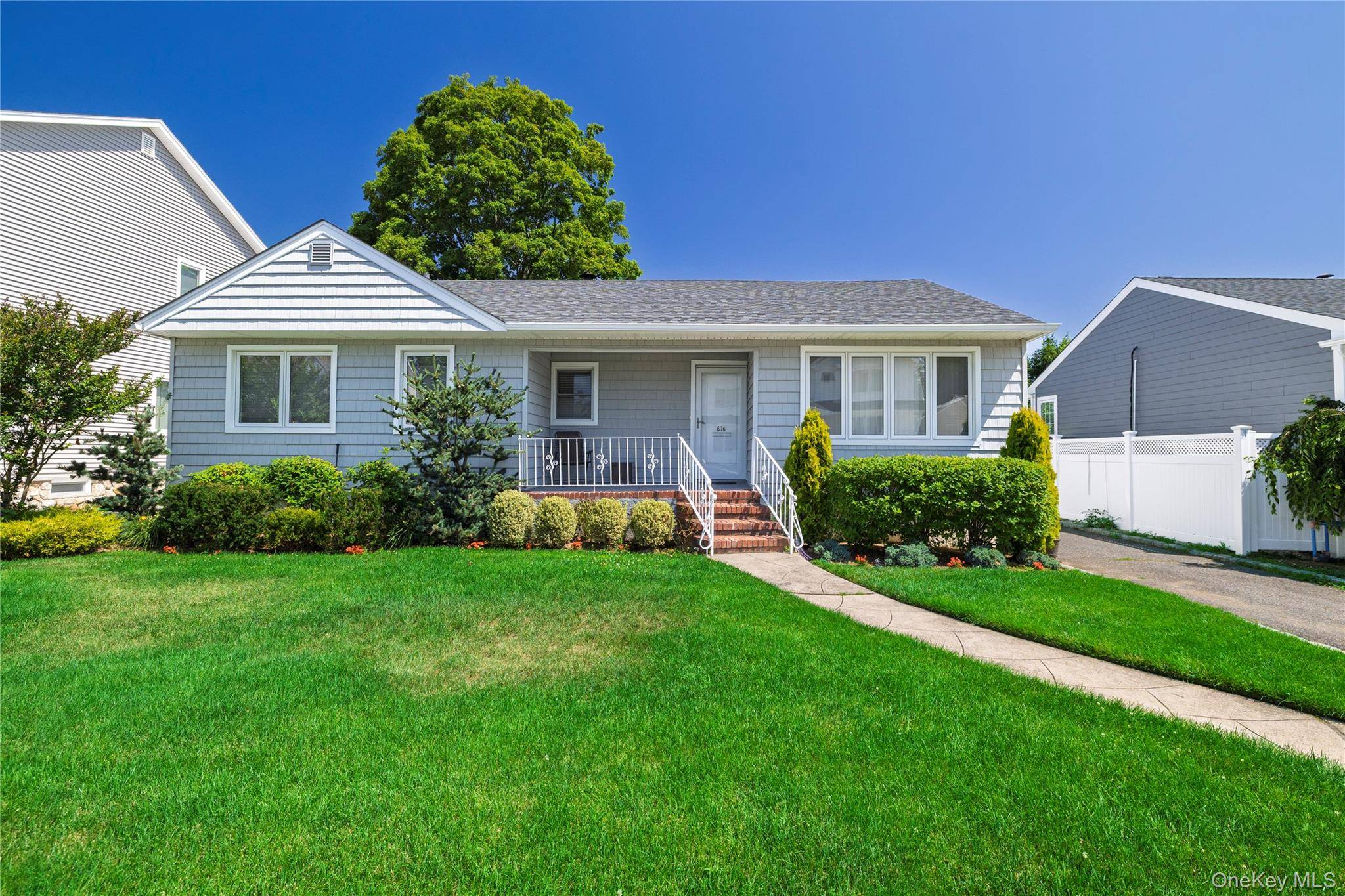 676 Dickens AVE, Franklin Square, NY 11010