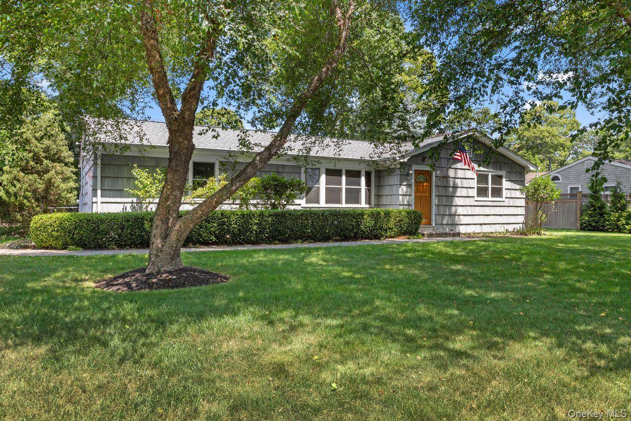 10 Sanderling LN, East Quogue, NY 11942