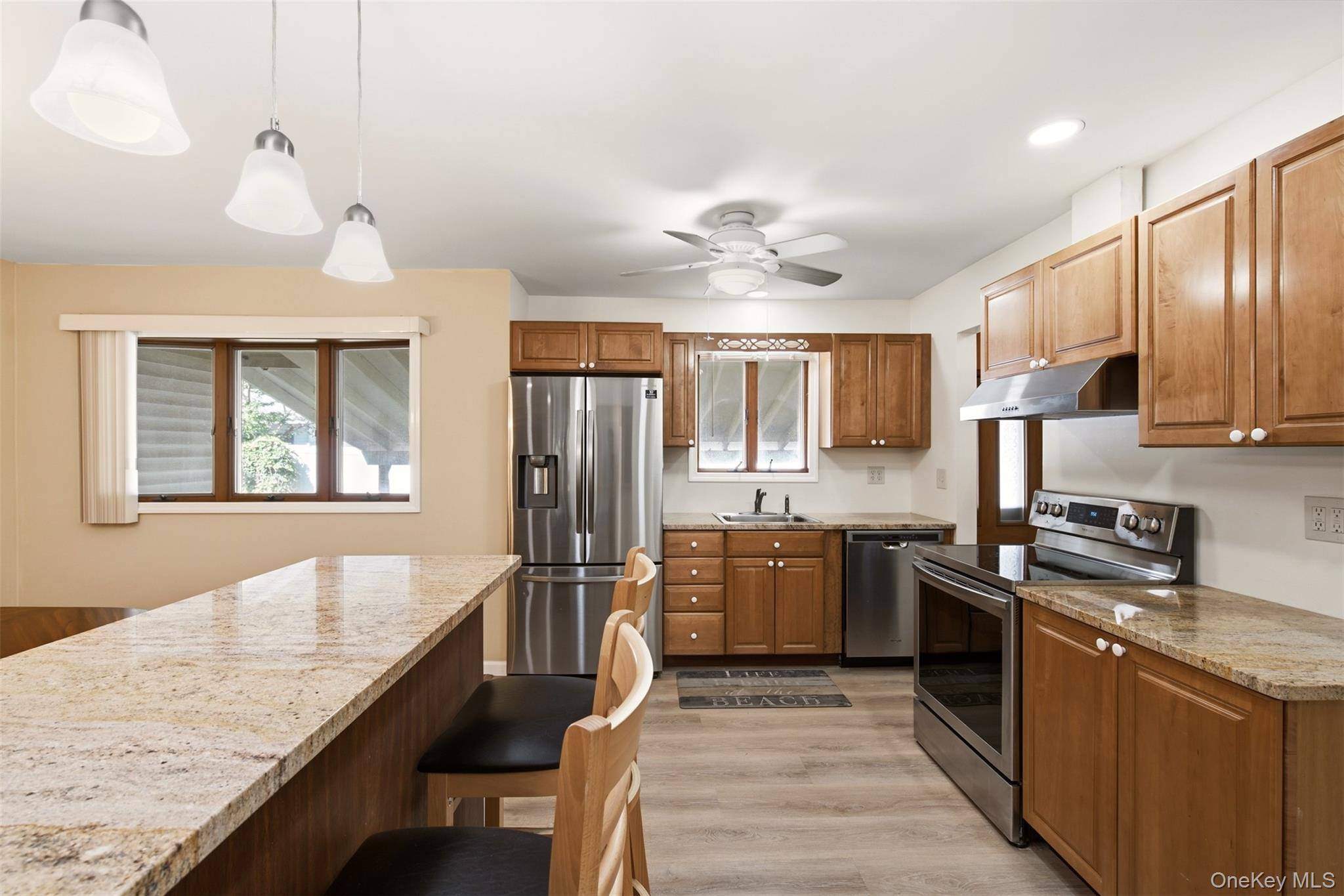 18 Solow LN, East Northport, NY 11731