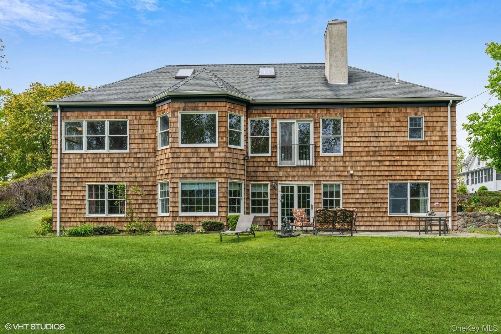 37 Old Post LN, Mamaroneck, NY 10543