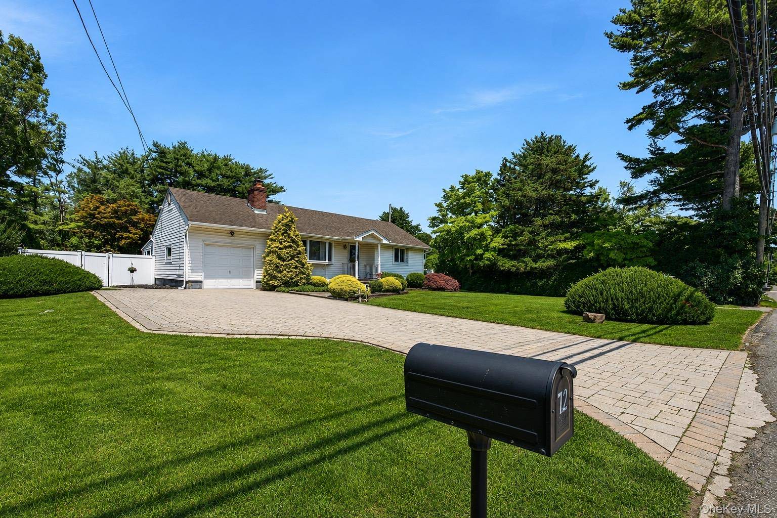 72 Dix HWY, Dix Hills, NY 11746
