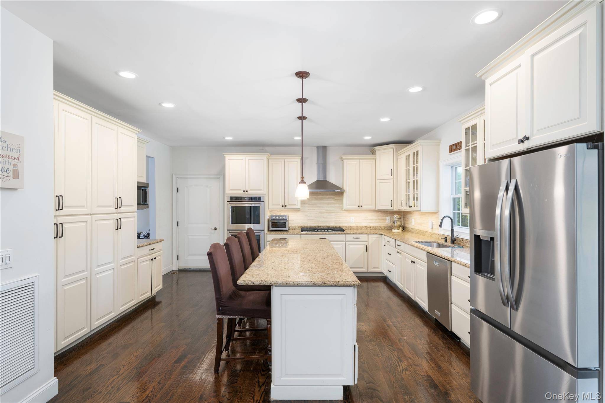 16 Noble CT, Mahopac, NY 10541