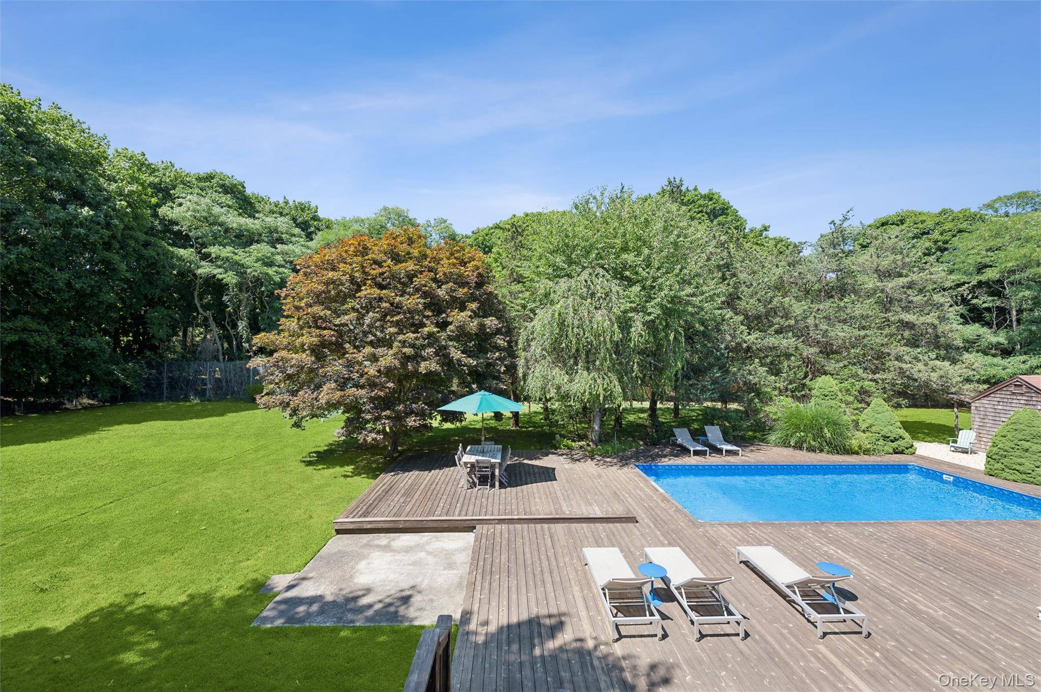 13 Buttercup LN, Westhampton, NY 11977