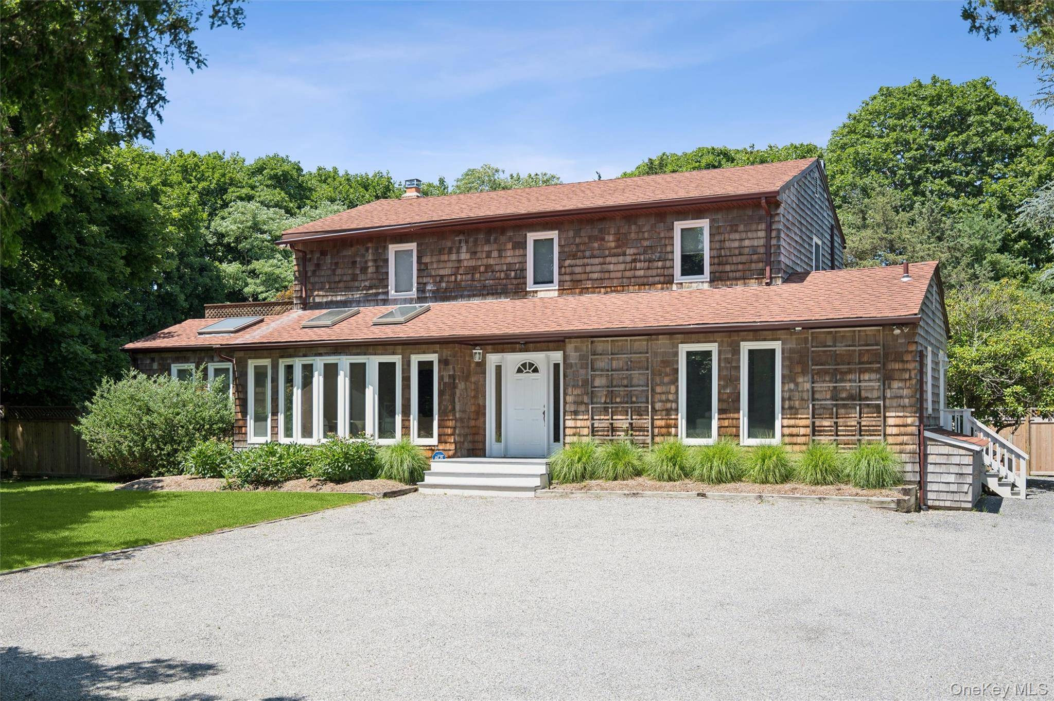 13 Buttercup LN, Westhampton, NY 11977