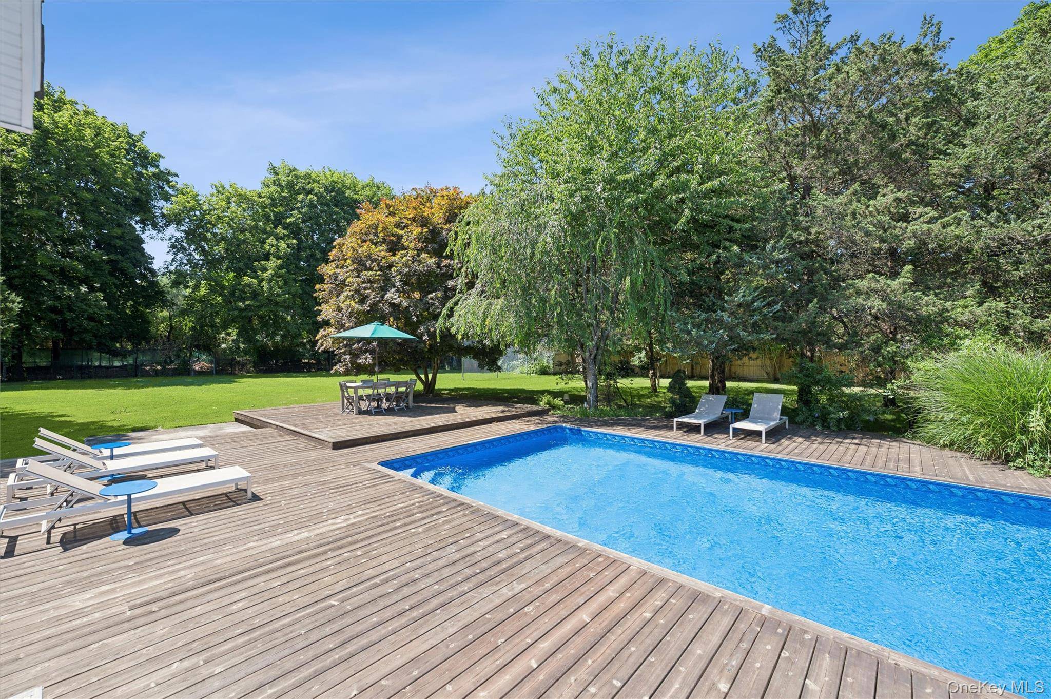 13 Buttercup LN, Westhampton, NY 11977
