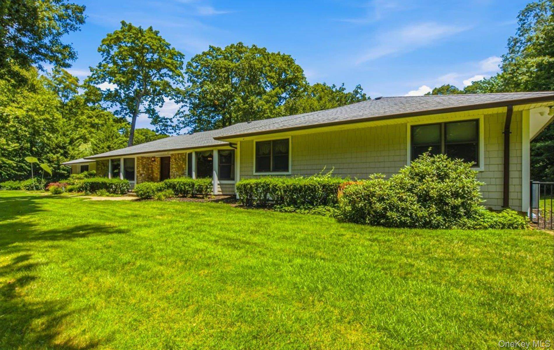 15 Tiber RD, Oyster Bay Cove, NY 11791