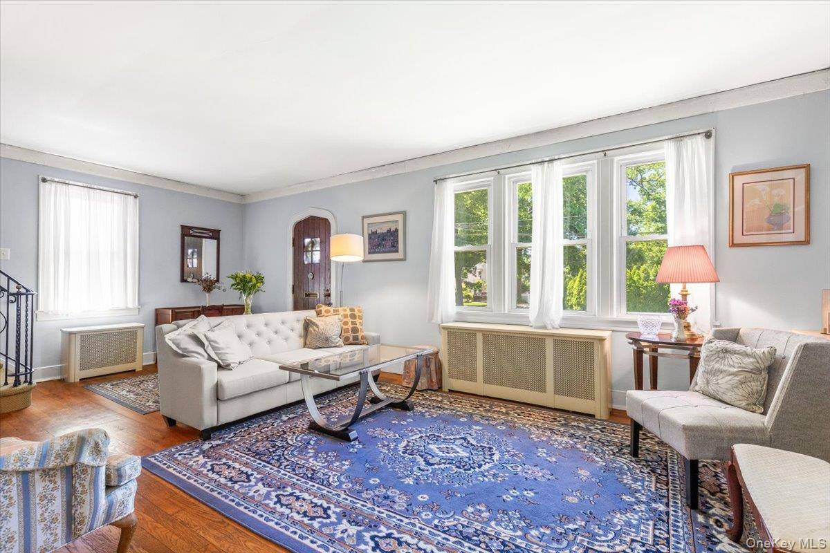 1072 Hunter AVE, Pelham, NY 10803