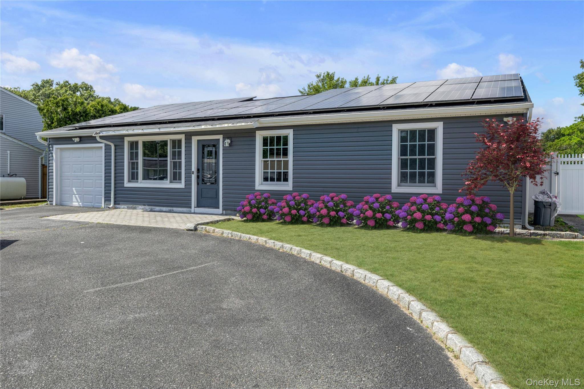 74 Glen Summer RD, Holbrook, NY 11741