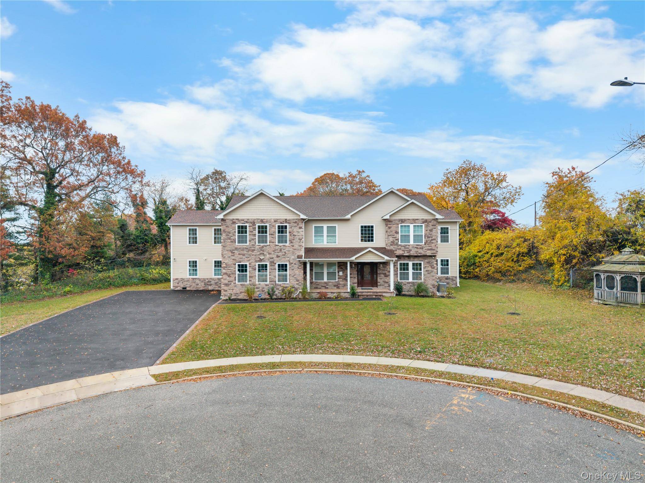 4 Coventry CT, Wheatley Heights, NY 11798