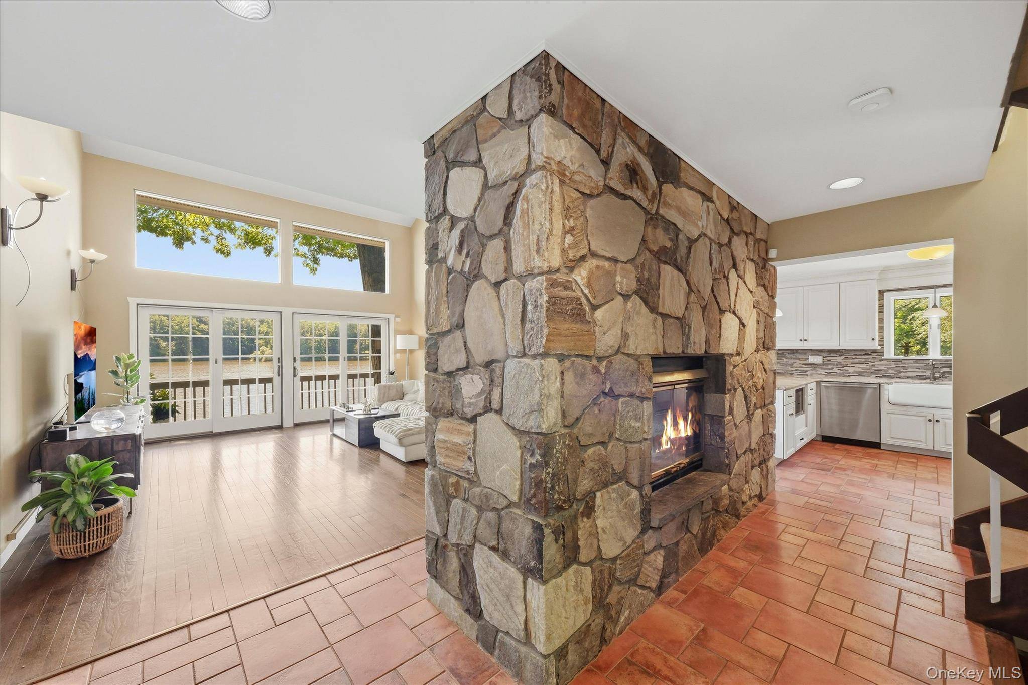101 Westchester AVE, Buchanan, NY 10511