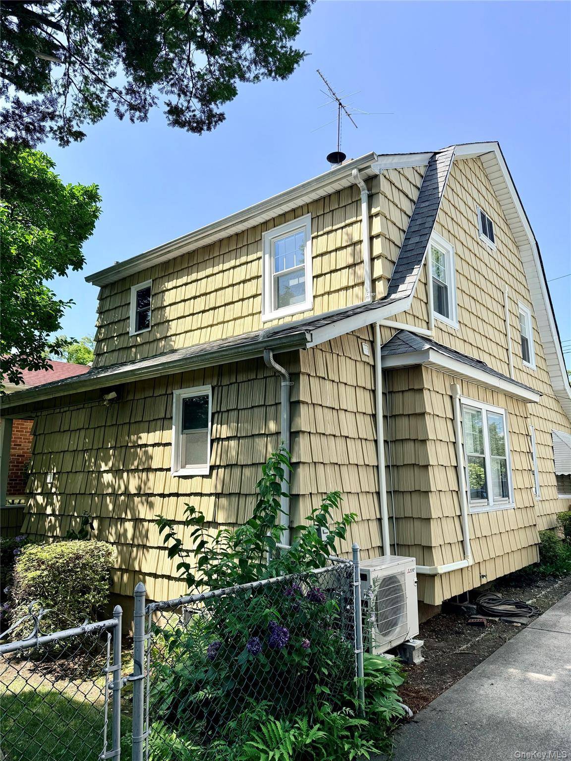 4112 Glenwood ST, Little Neck, NY 11363