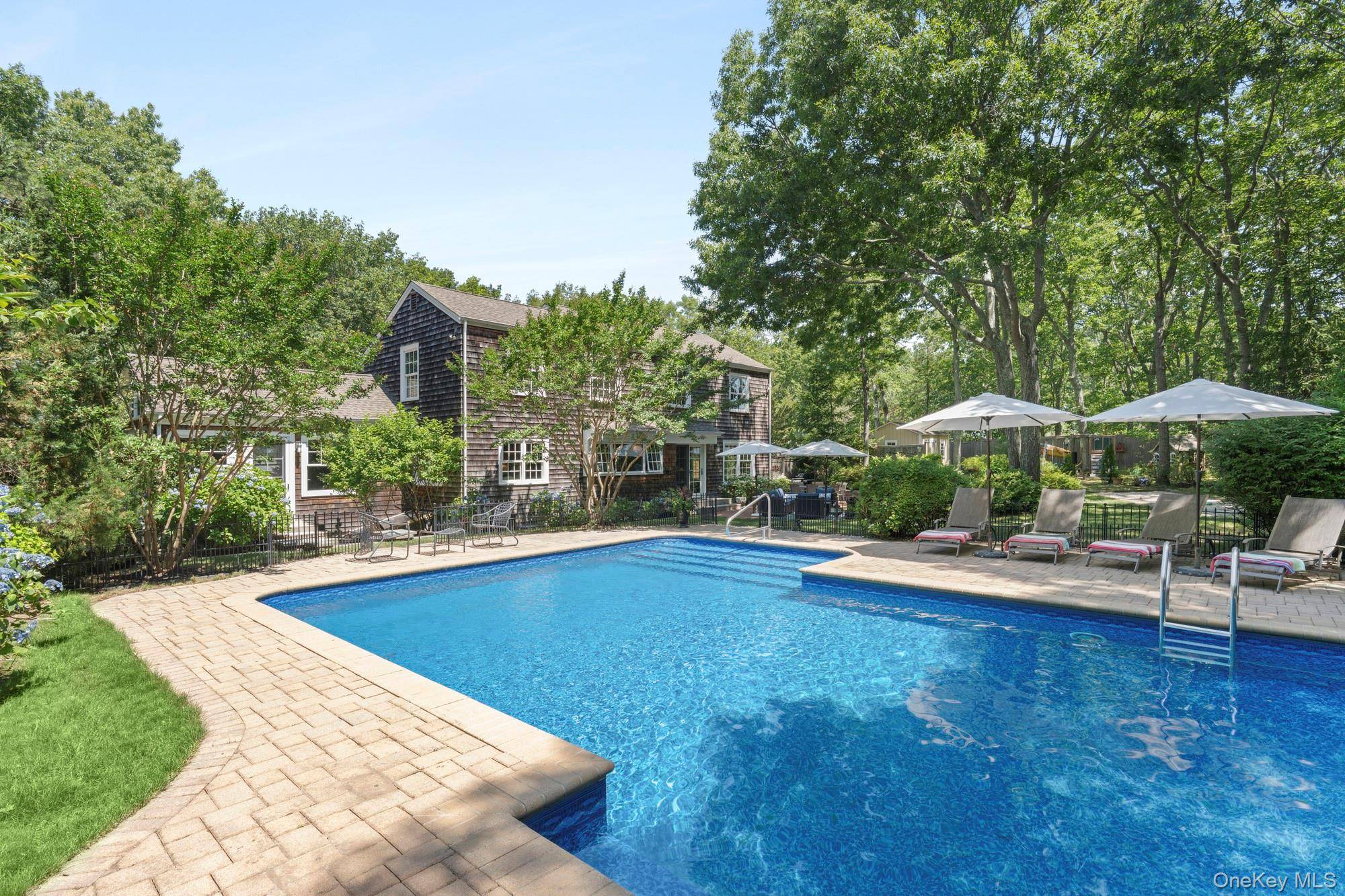 22 Spring LN, Sag Harbor, NY 11963