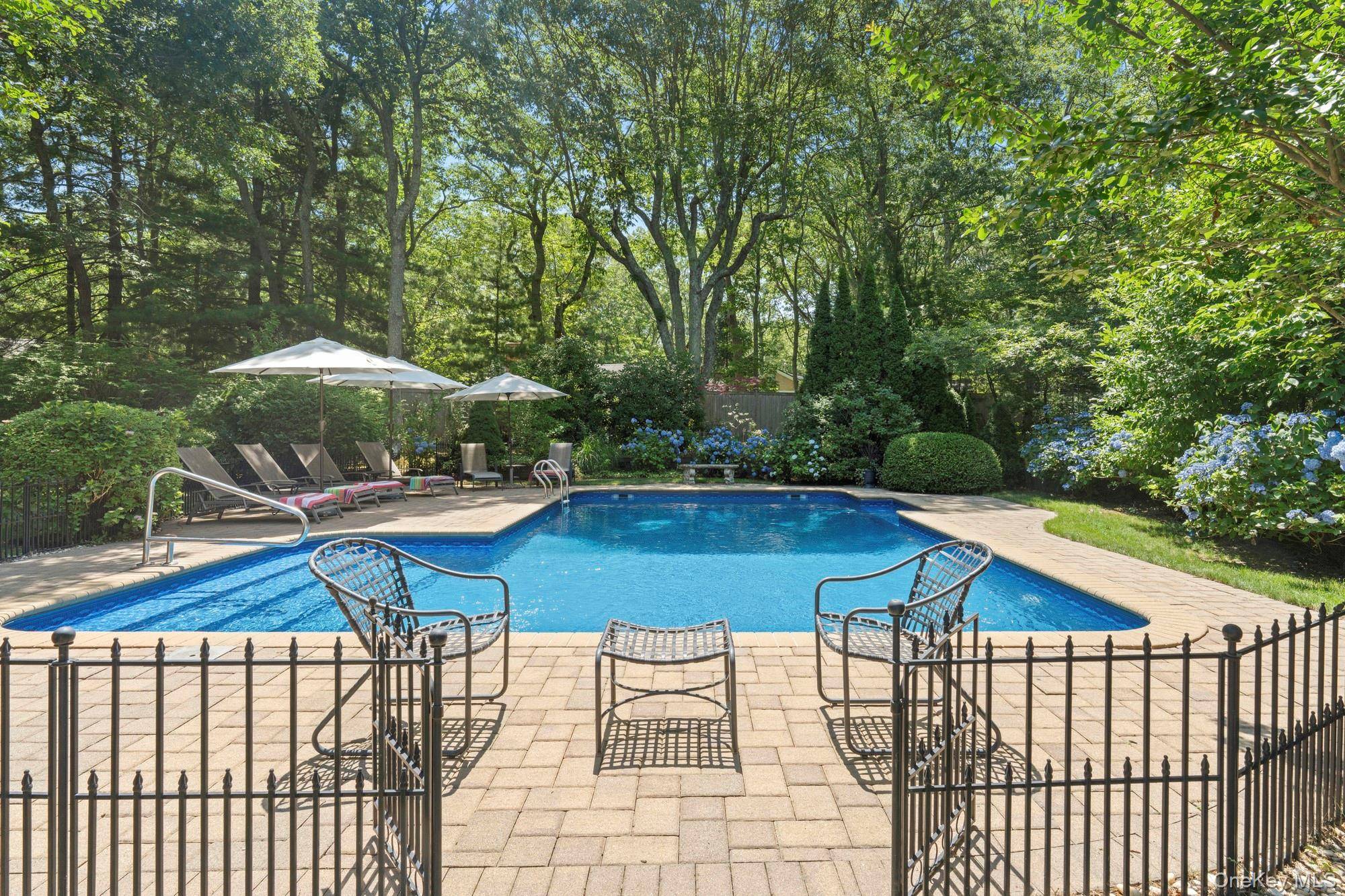 22 Spring LN, Sag Harbor, NY 11963